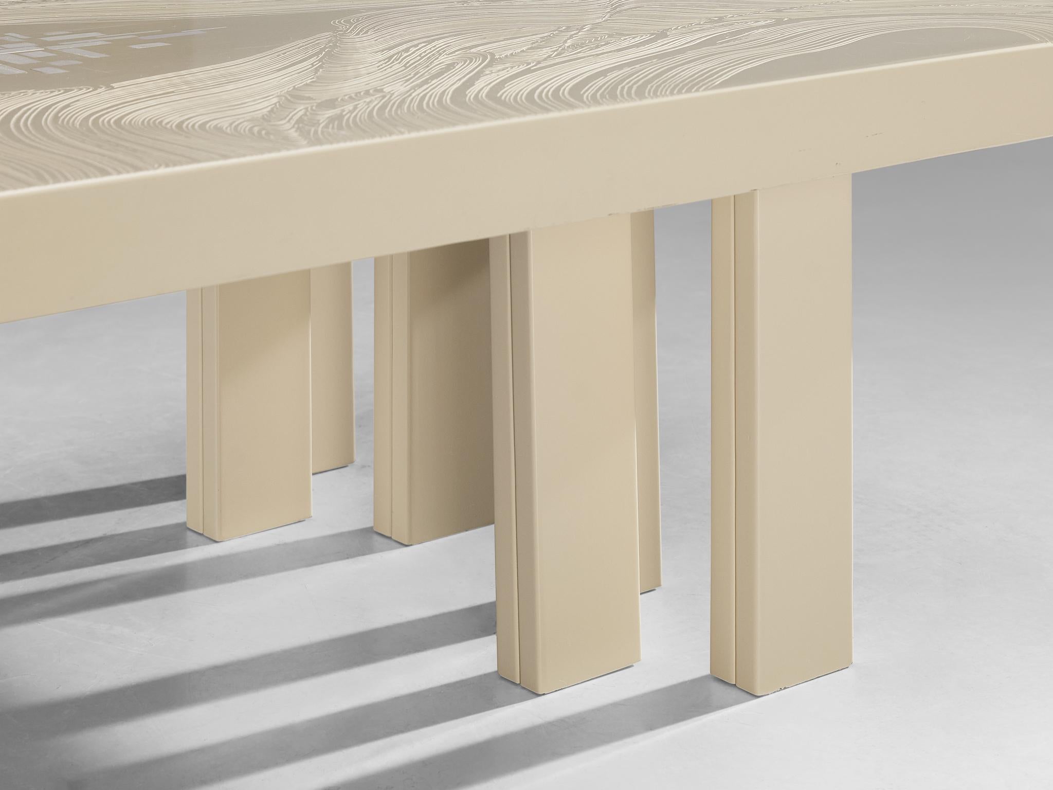 Jean Claude Dresse Rechteckiger Couchtisch aus Off-White-Harz im Angebot 1