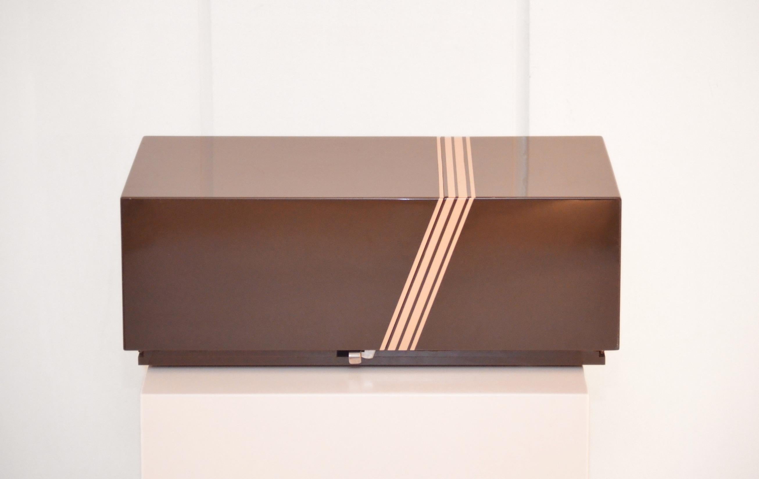 Humidificateur à cigares en plexiglas blanc et chocolat Jean-Claude FAHRI pour LANCEL Bon état à Saint-Ouen, FR