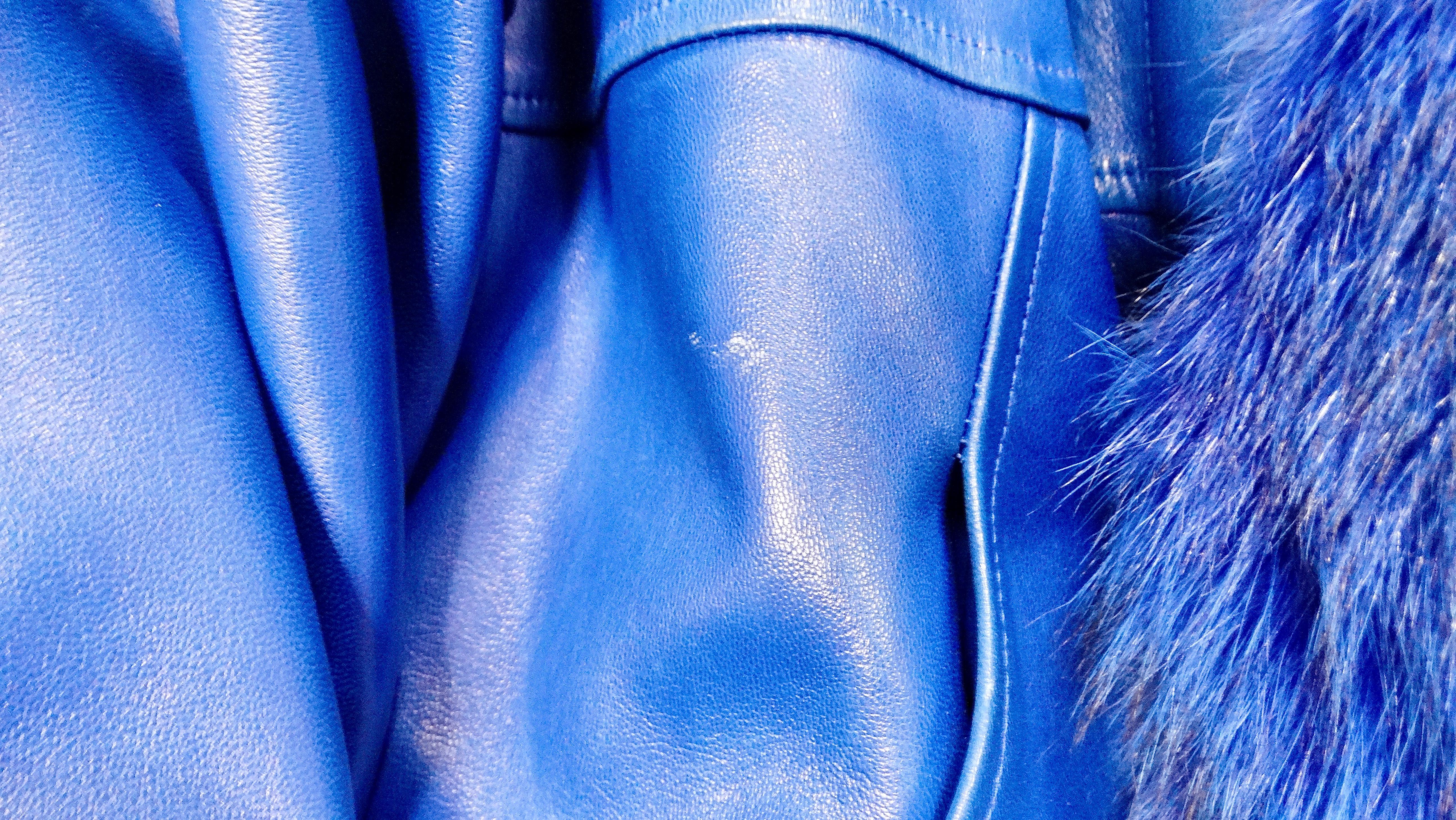 Jean Claude Jitoris CUSTOM MADE Manteau en cuir et fourrure de renard bleu cobalt circa 1990 en vente 7