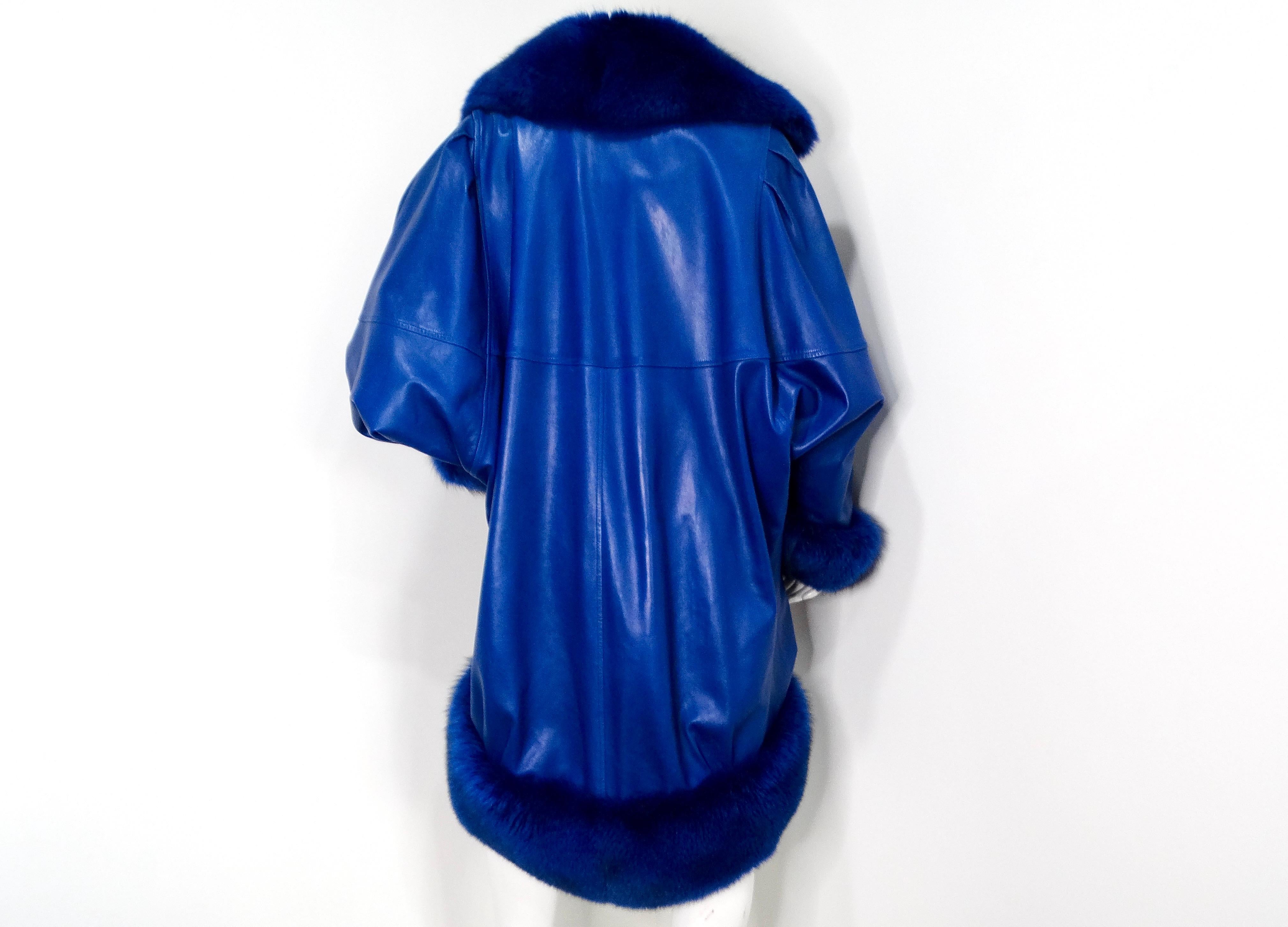 Jean Claude Jitoris CUSTOM MADE Manteau en cuir et fourrure de renard bleu cobalt circa 1990 en vente 3
