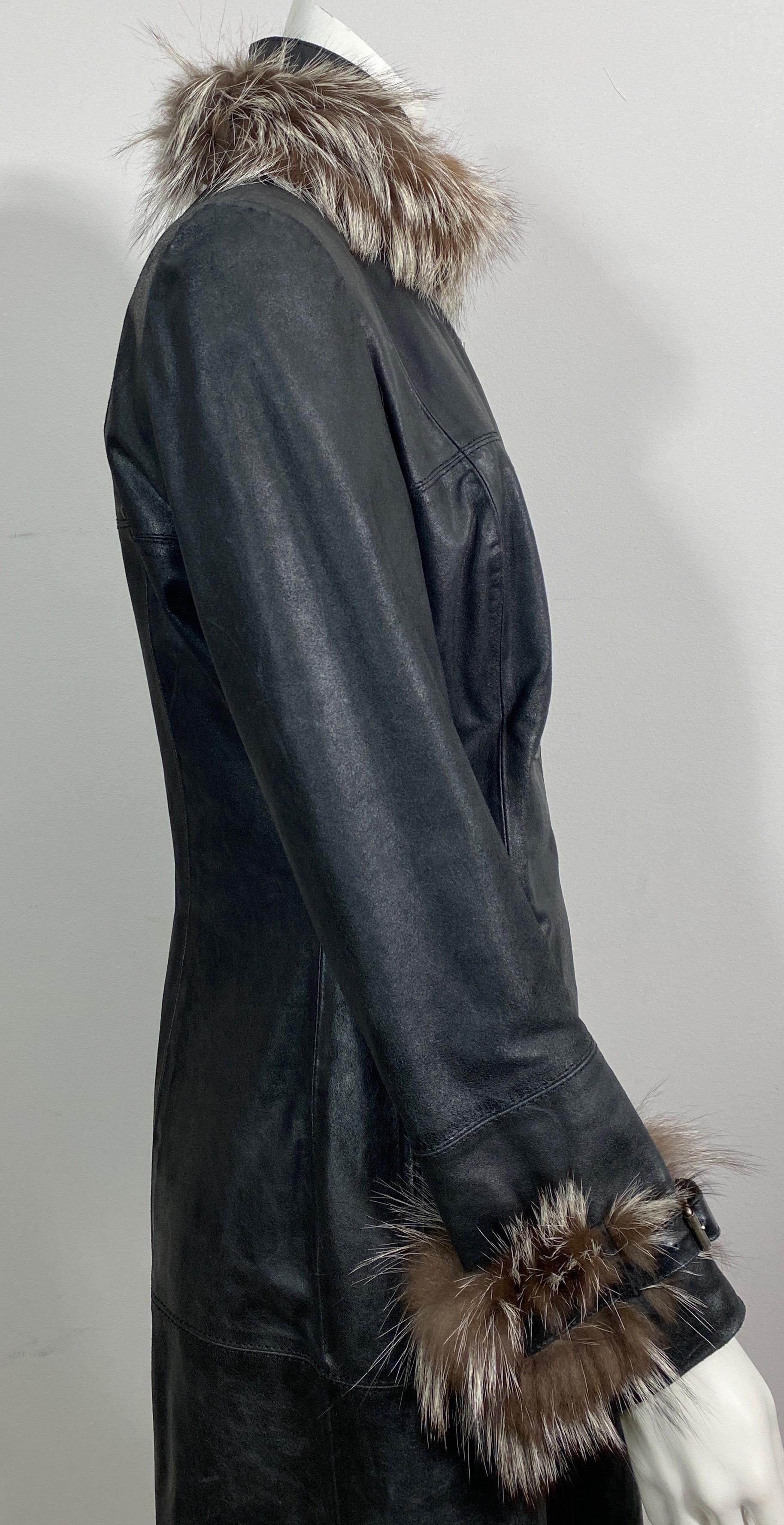 Jean Claude Jitrois Manteau en cuir nappa noir avec renard - Taille 38 en vente 7