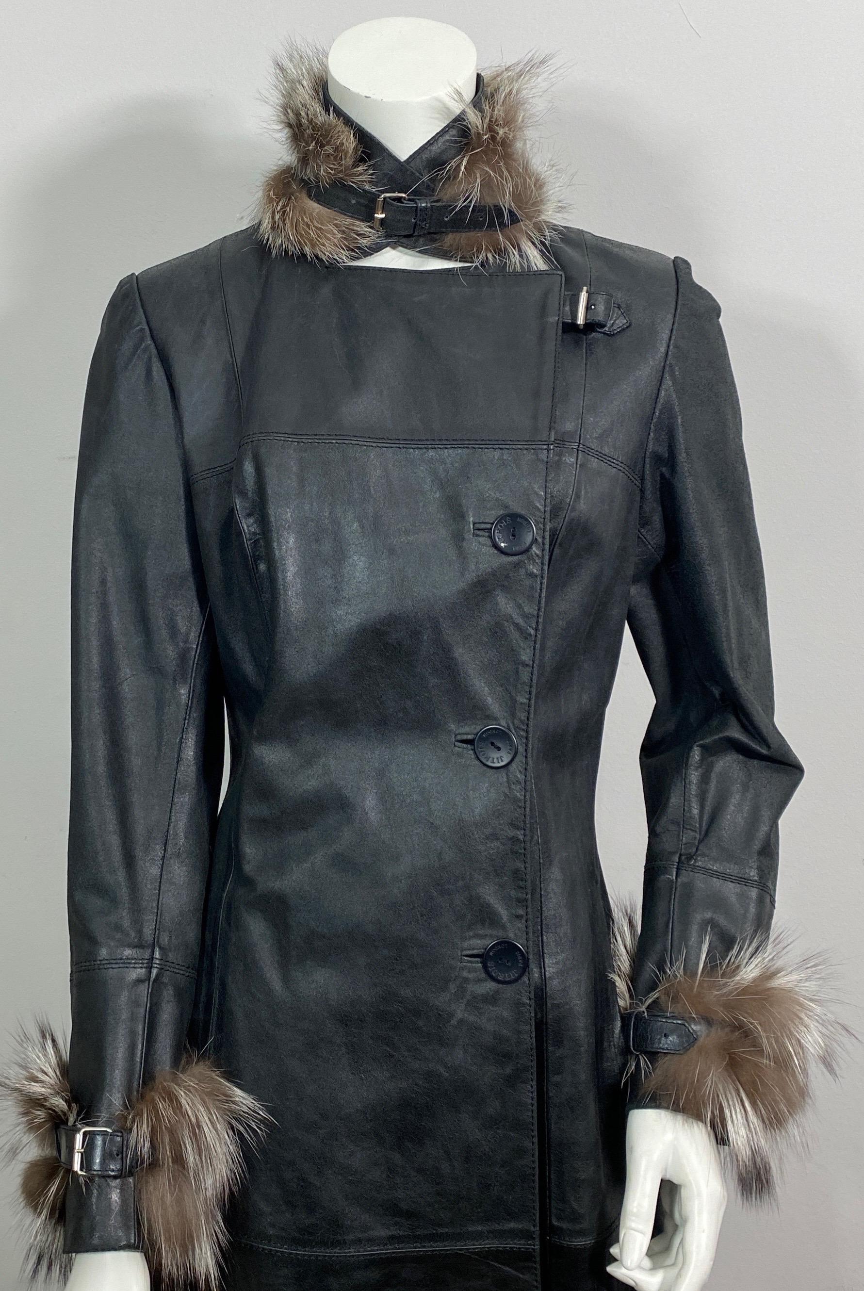 Jean Claude Jitrois Manteau en cuir nappa noir avec renard - Taille 38 en vente 3