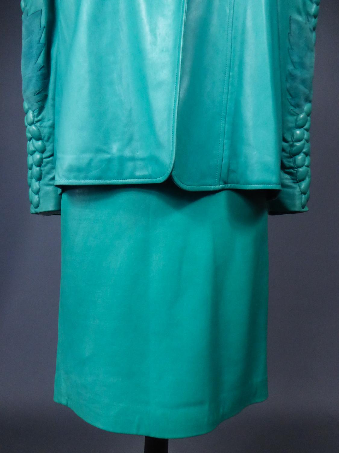 Jean-Claude Jitrois - Jupe et veste en cuir turquoise, automne 1985/1986 Pour femmes en vente