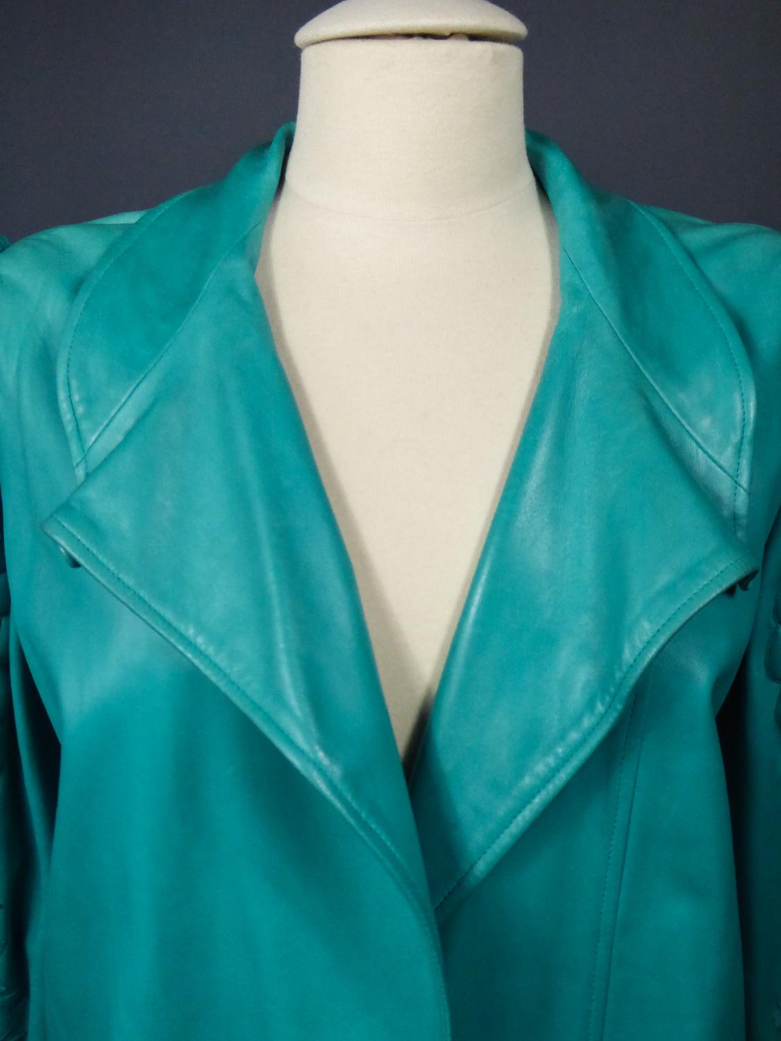 A Jean-Claude Jitrois Skirt and Jacket in Turquoise Leather - Fall 1985/1986  In Good Condition For Sale In Toulon, FR