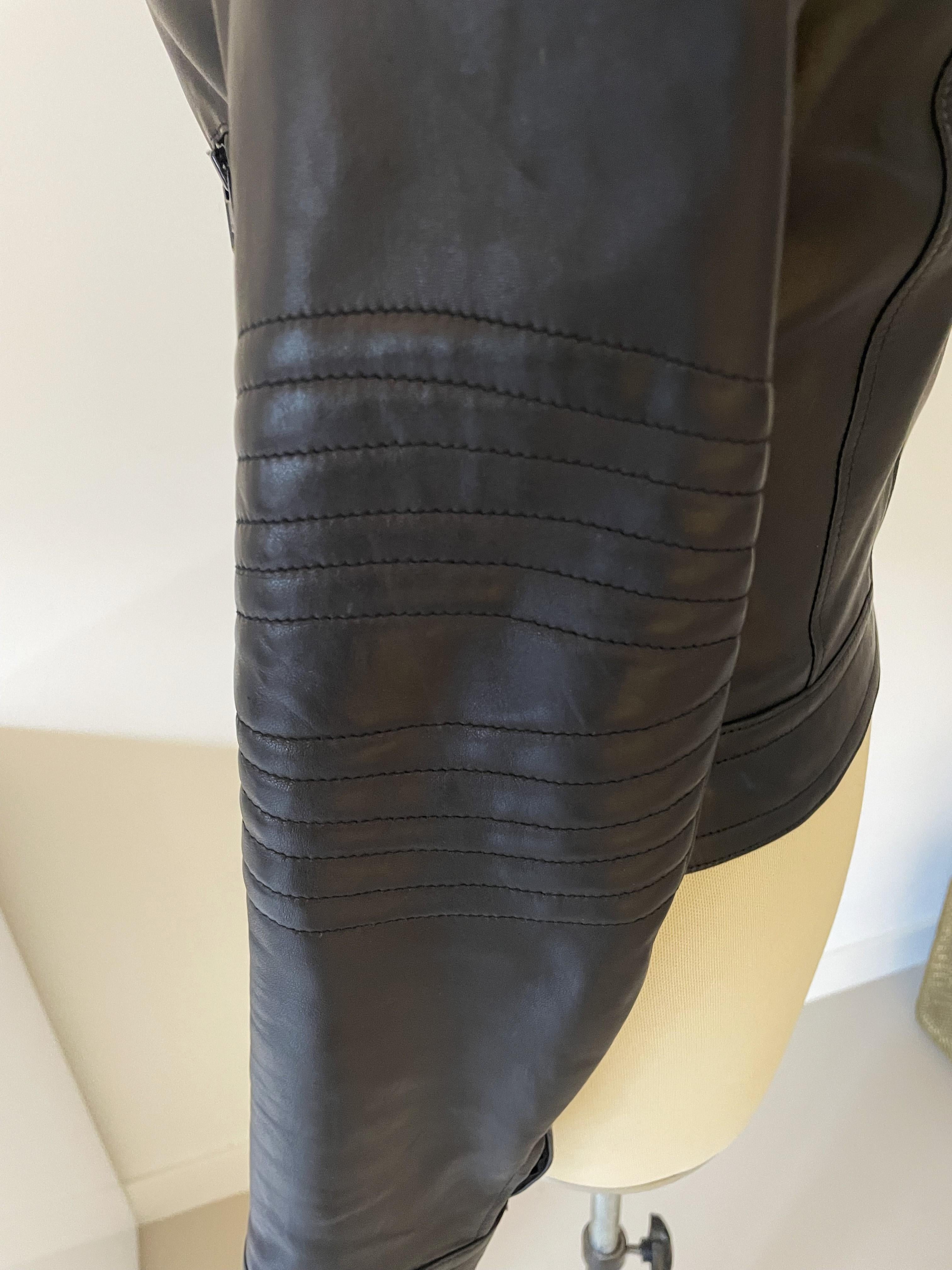 JEAN CLAUDE JITROIS Vintage black leather ribbed moto biker jacket IT38 S In Excellent Condition For Sale In 'S-HERTOGENBOSCH, NL