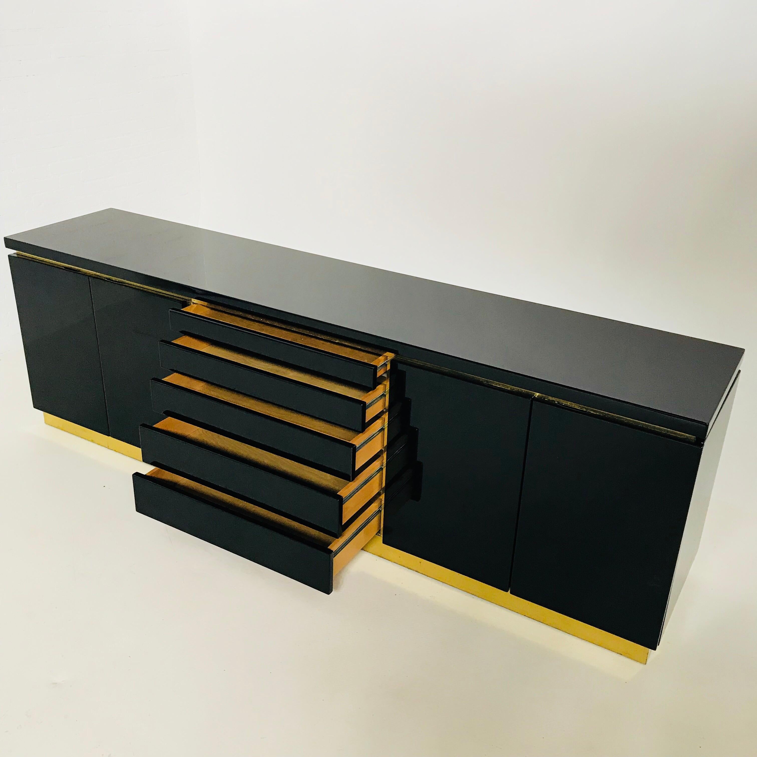 Hollywood-Regency-Sideboard von Jean Claude Mahey, schwarz lackiert (Hollywood Regency) im Angebot