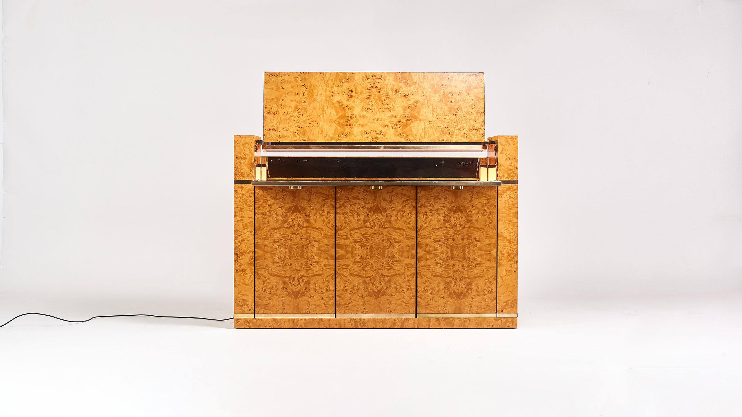 Jean-Claude Mahey, Burl Wood and Brass Dry Bar for Roche Bobois, 1978 In Good Condition In Munster, NRW