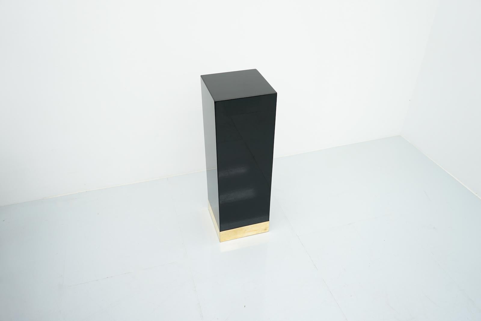 Black lacquered signed column display stand by Jean Claude Mahey for Romeo, France circa 1970s. 
Brass and black lacquer.
Good to very good condition
Dimensions: Height: 33.66 in. (85,5 cm) Width: 11.03 in. (28 cm) Depth: 11.03 in. (28 cm).