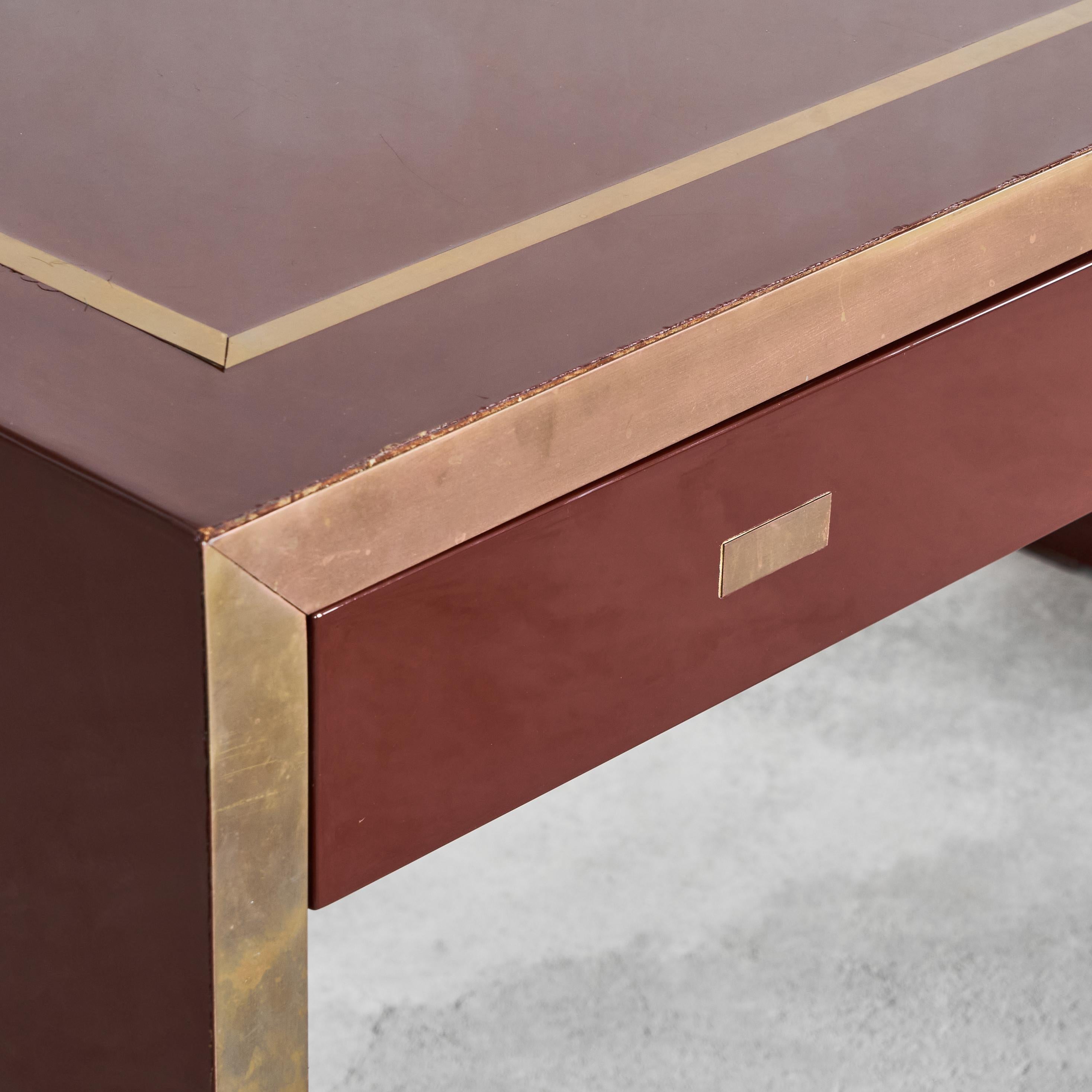 Scrivania Jean Claude Mahey in legno laccato e ottone, anni '70 in vendita 4