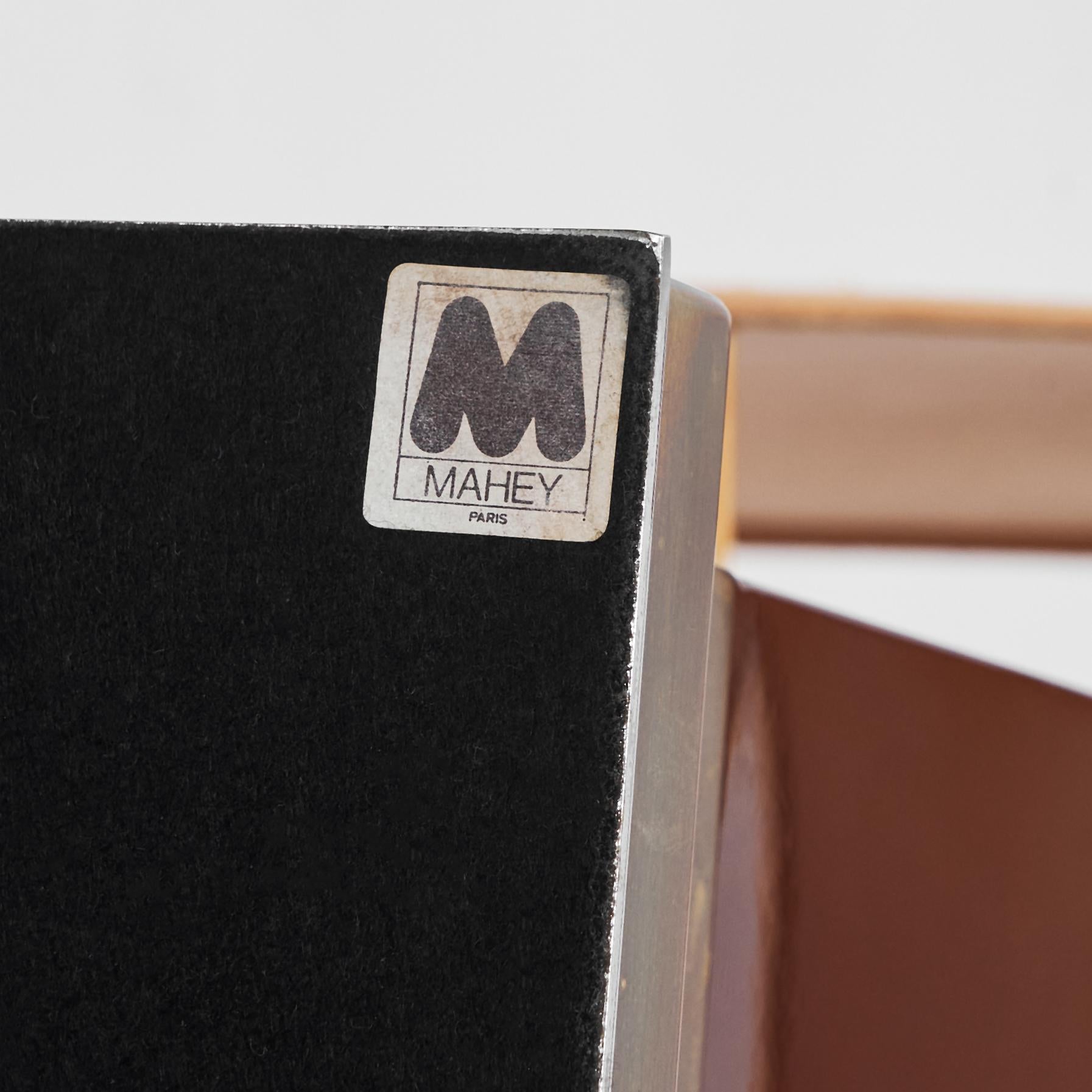 Schreibtisch von Jean Claude Mahey aus lackiertem Holz und Messing, 1970er Jahre im Angebot 8