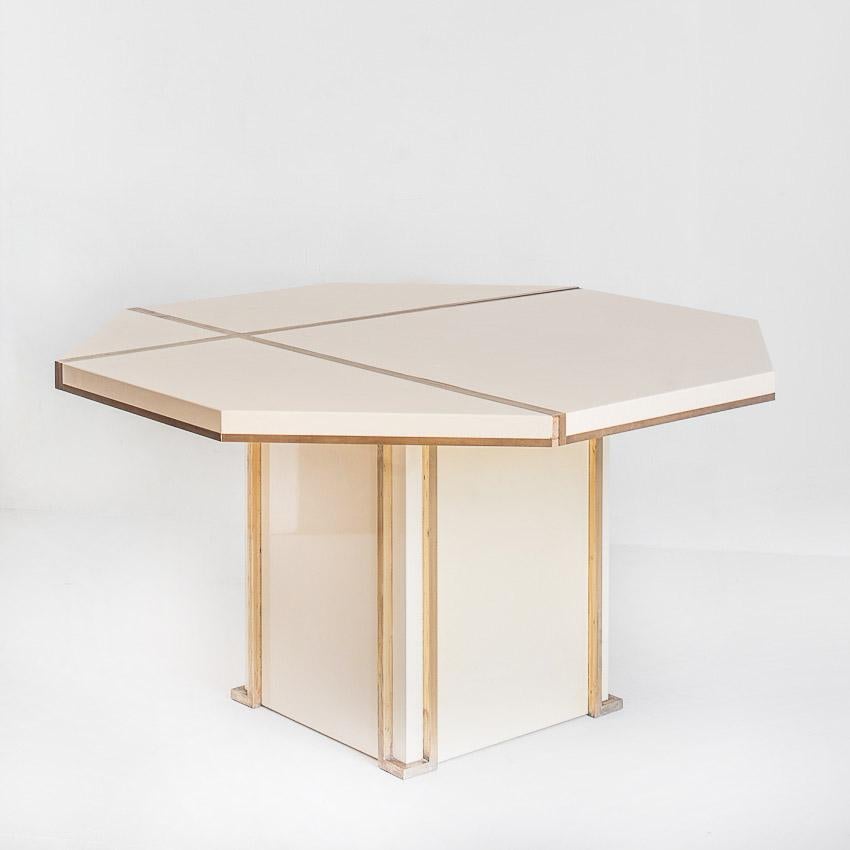 Jean-Claude Mahey dining table, France, ivory lacquered wood and gilt brass 70s Bon état - En vente à Valladolid, ES