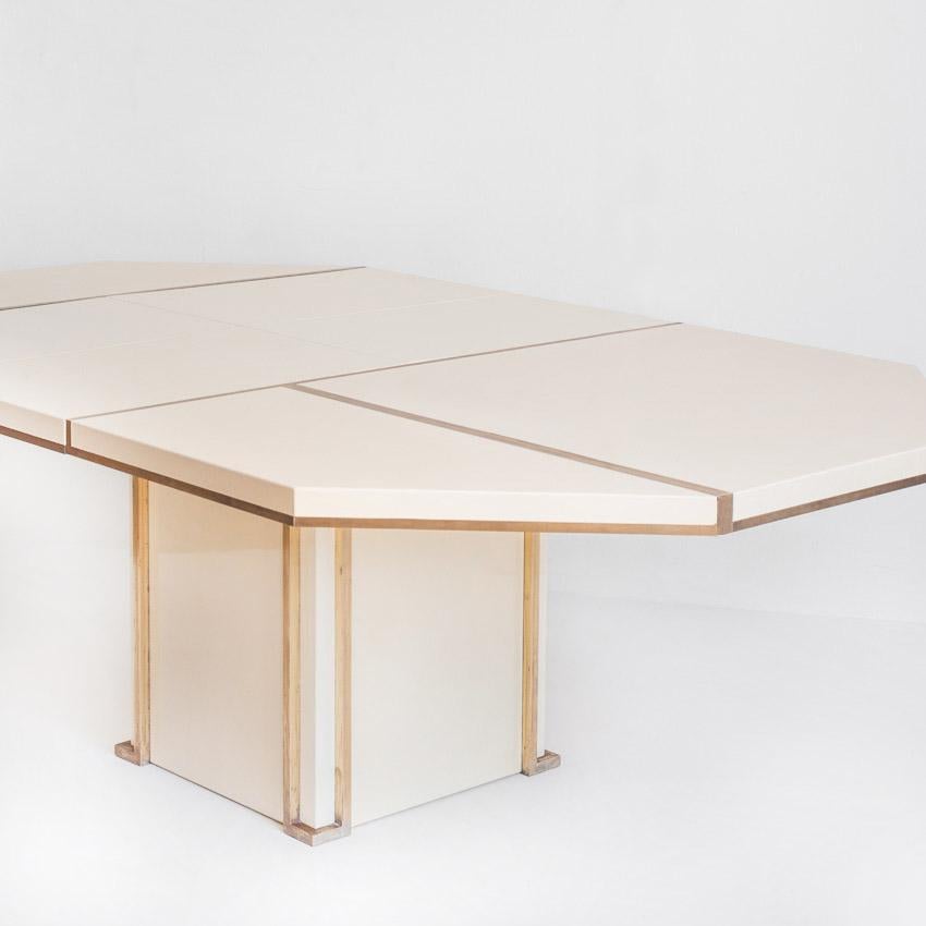 Laiton Jean-Claude Mahey dining table, France, ivory lacquered wood and gilt brass 70s en vente