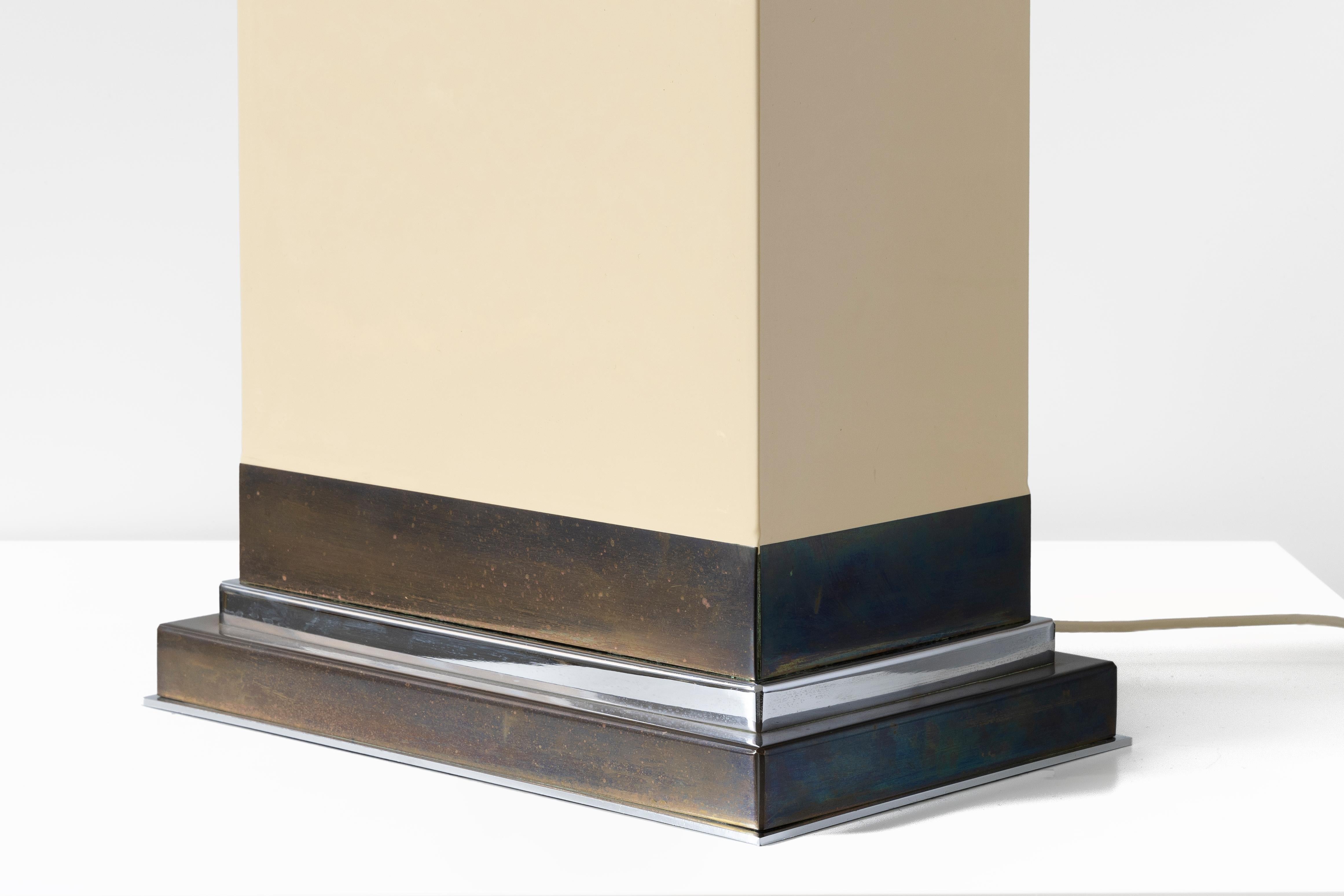 THIS ITEM CAN BE SHIPPED OR PICKED UP FROM LONDON OR PARIS ENSURING NO CUSTOM TAX ON SHIPPINGS IN EUROPE. WE OFFER FREE SHIPPING IN PARIS AND LONDON.

This beautiful table lamp from the 1970s, an icon from Jean-Claude Mahey, exudes sophisticated