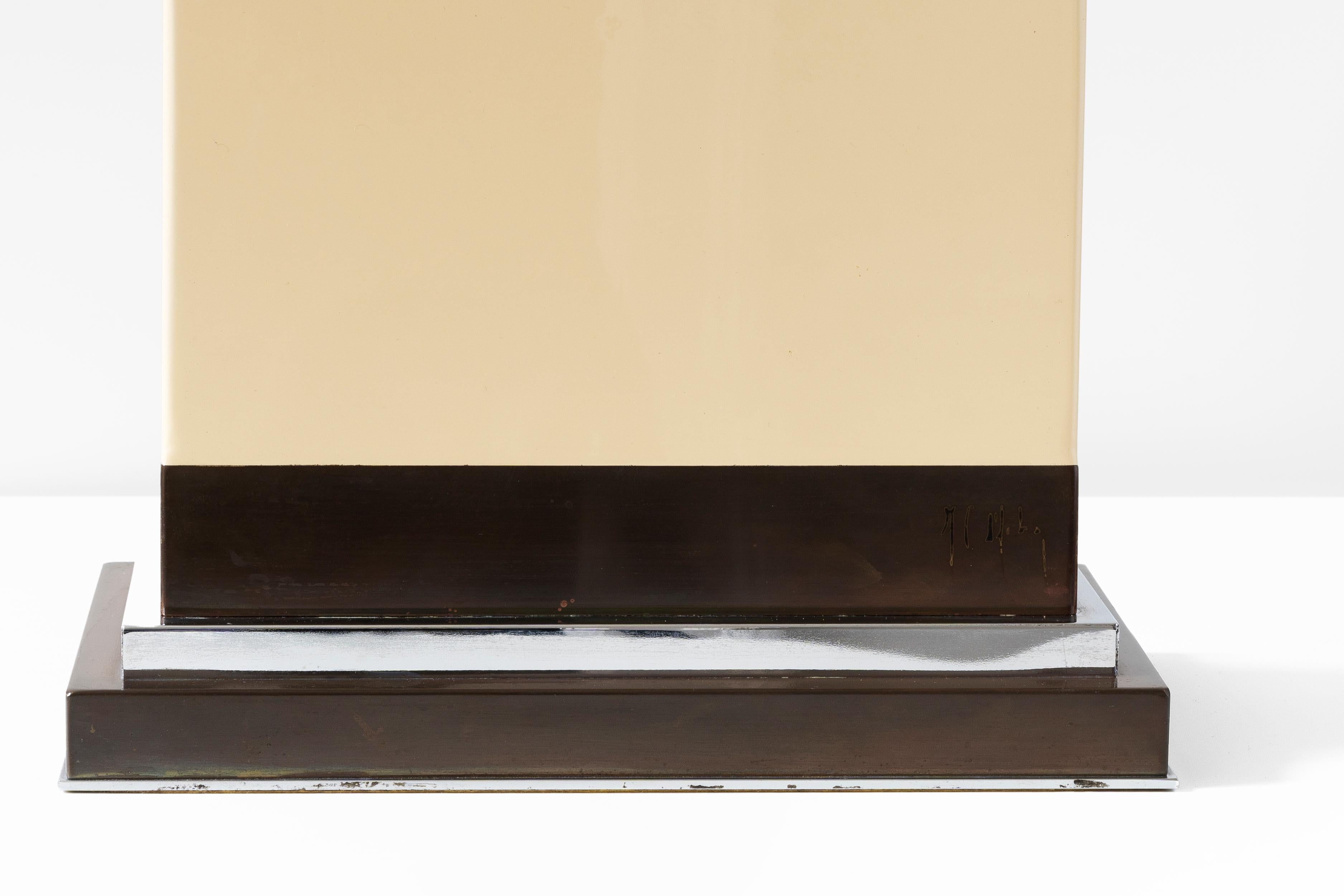 Français Jean Claude Mahey - Lampe de table rectangulaire en résine crème, 1970 en vente
