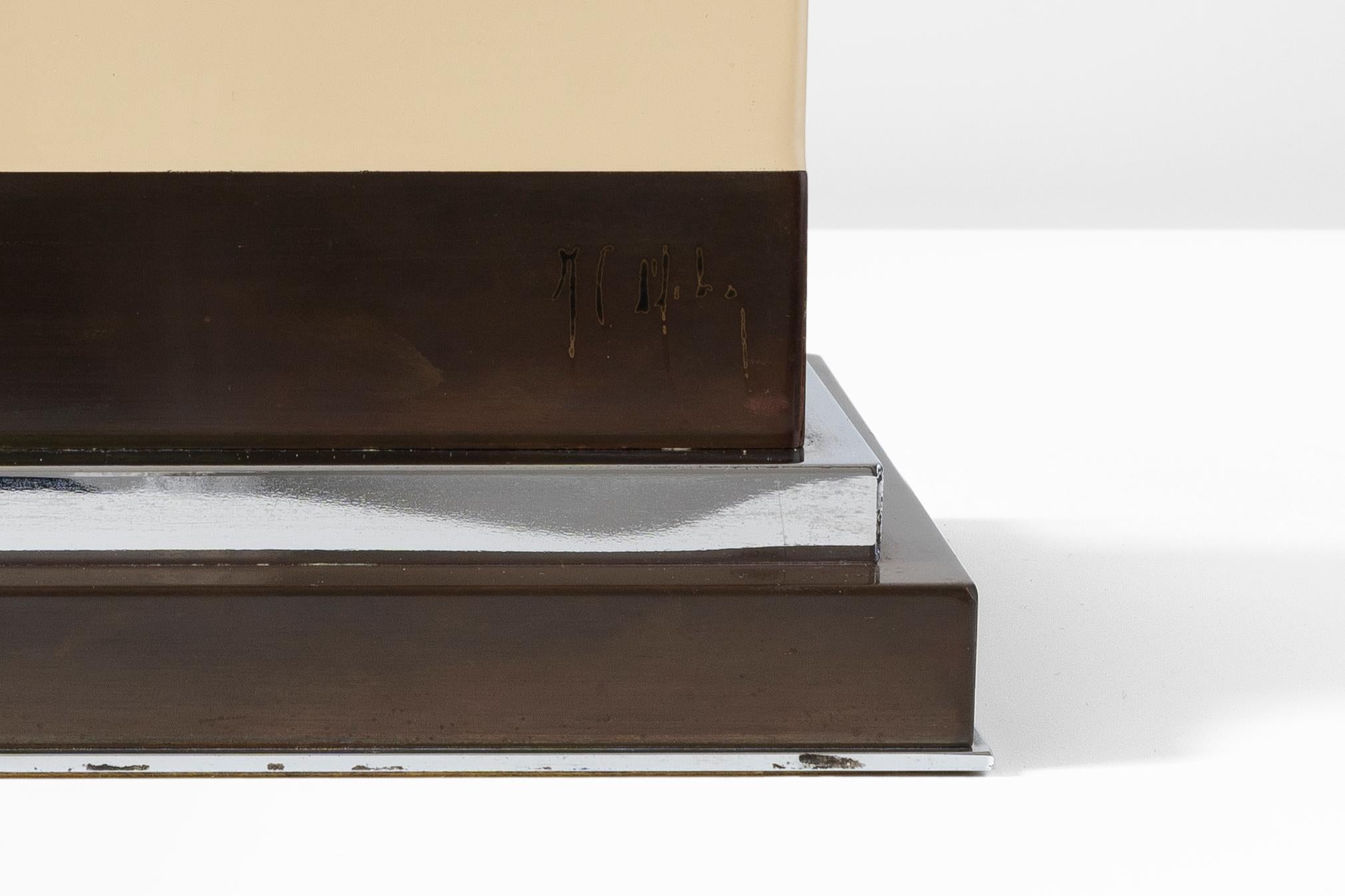 Plaqué Jean Claude Mahey - Lampe de table rectangulaire en résine crème, 1970 en vente