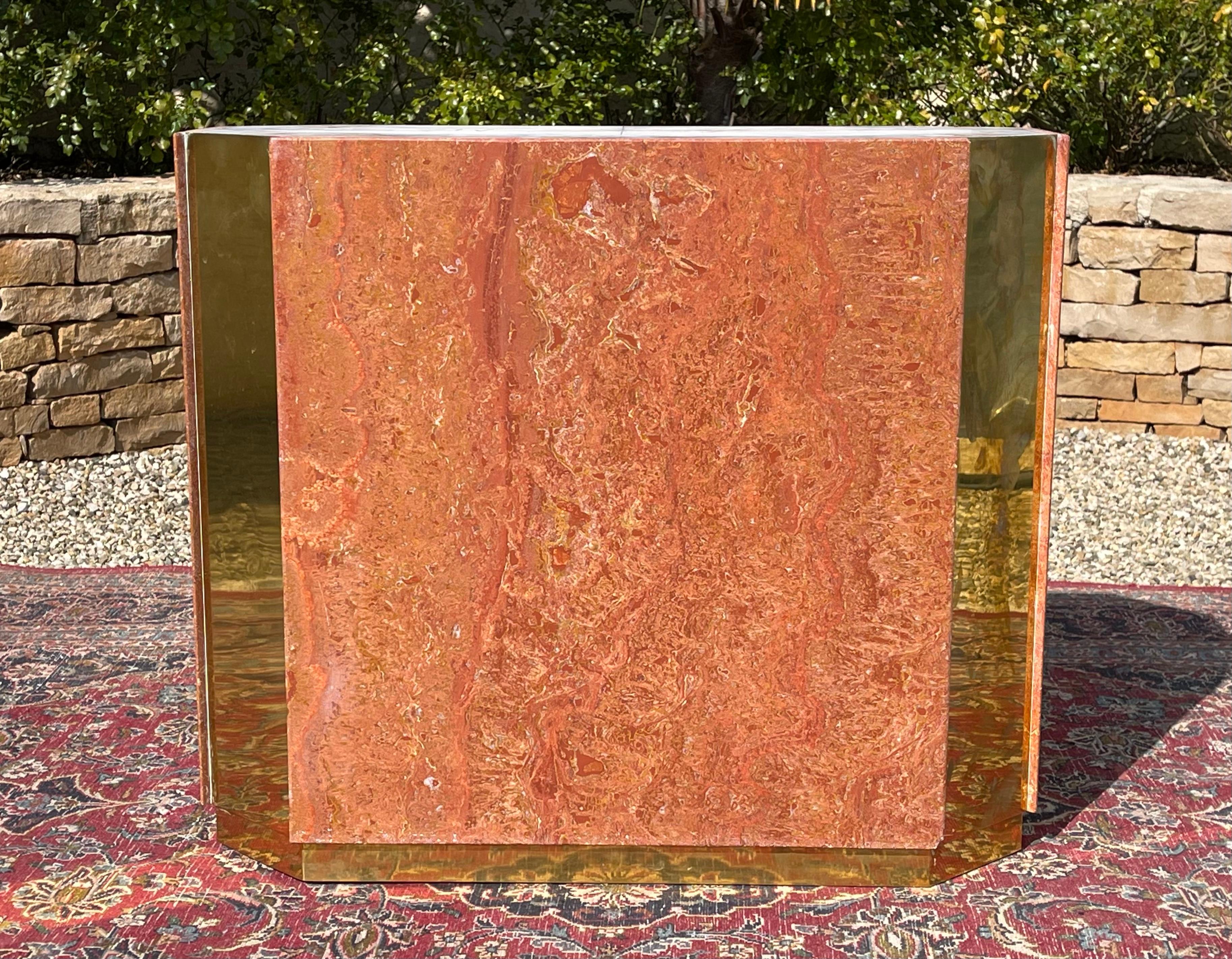 Superb rectangular table with cut sides resting on a central foot in red marble from Iran. Golden brass frame around the top and on the foot. This table is signed on the foot and is in good condition. Circa 1970/1980.
Thickness of the top: 4.5cm.