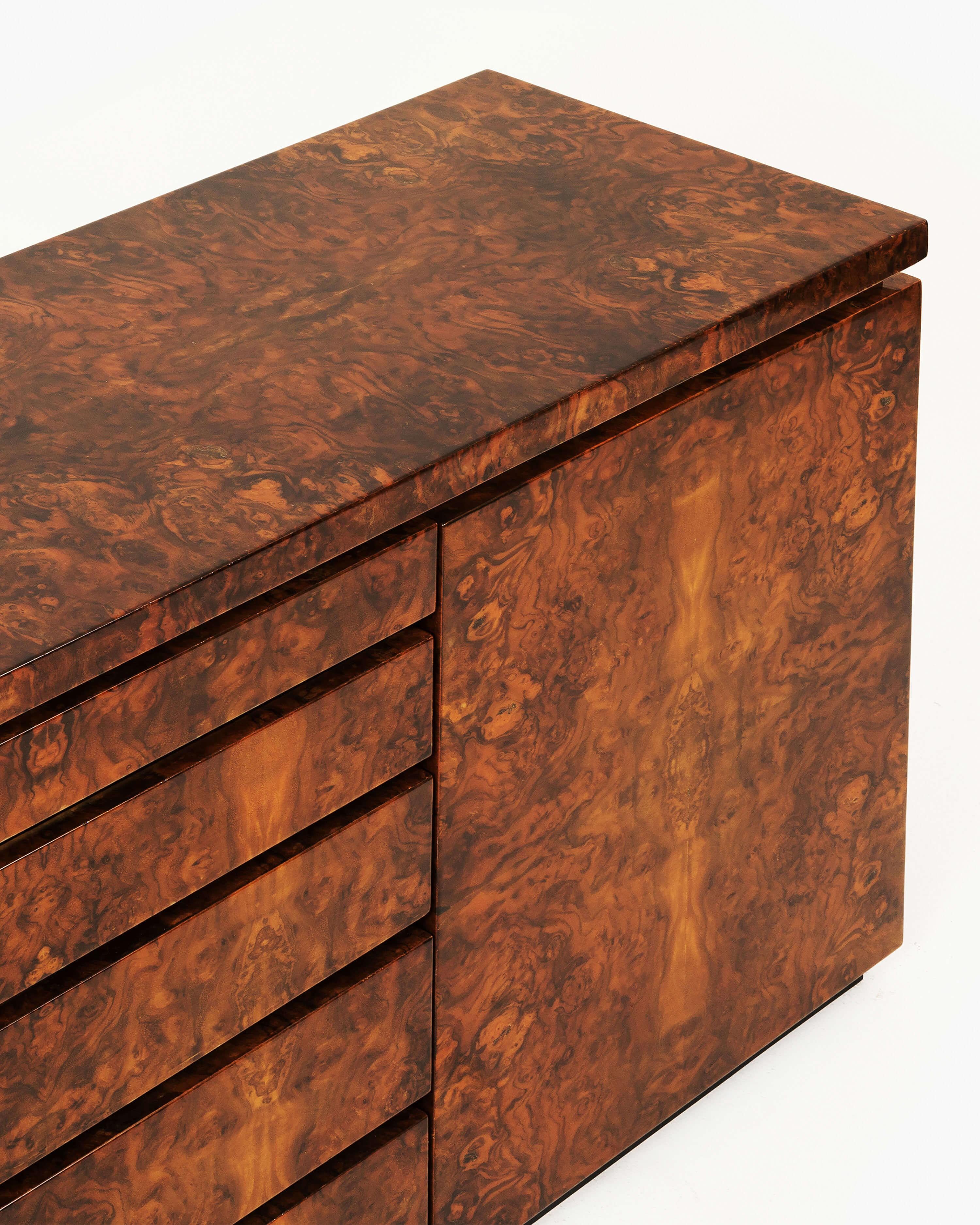Français Jean-Claude Mahey Sideboard in Lacquered Burl Wood Veneer with Gilded Profiles en vente