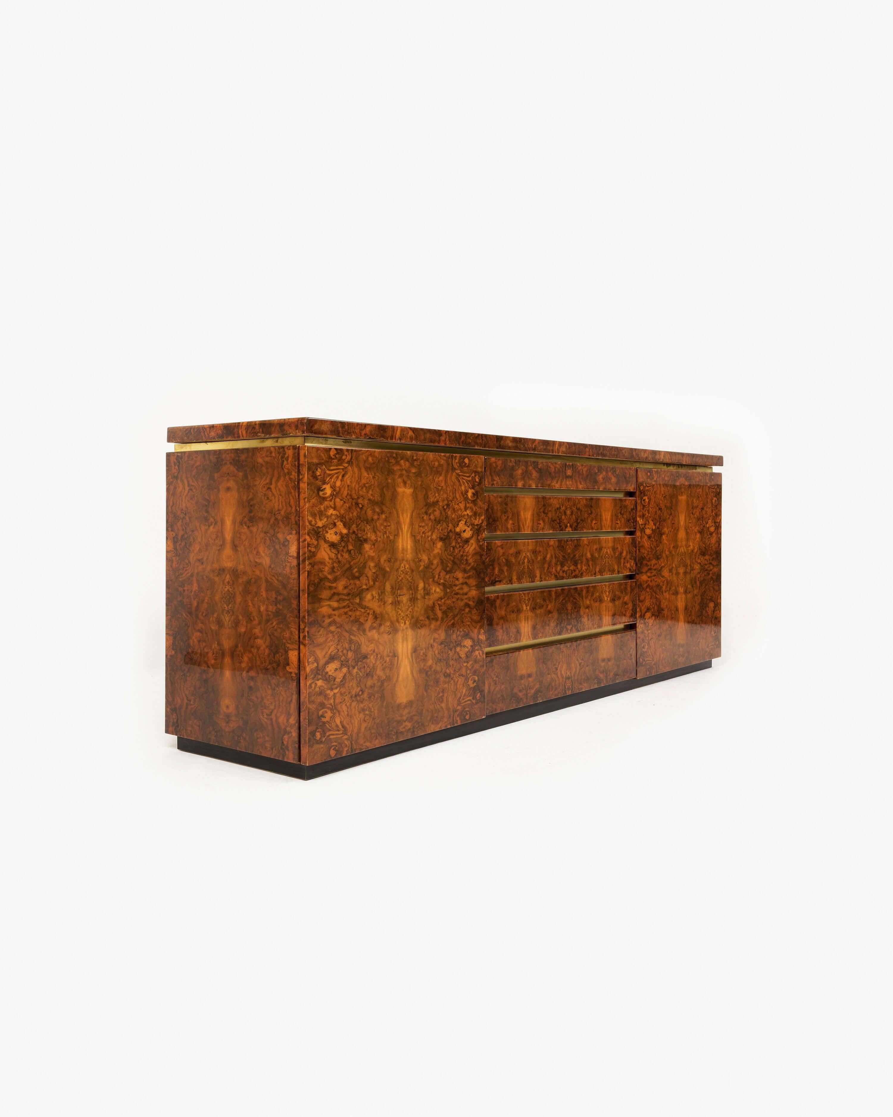 Jean-Claude Mahey Sideboard in Lacquered Burl Wood Veneer with Gilded Profiles Bon état - En vente à Cheyenne, WY