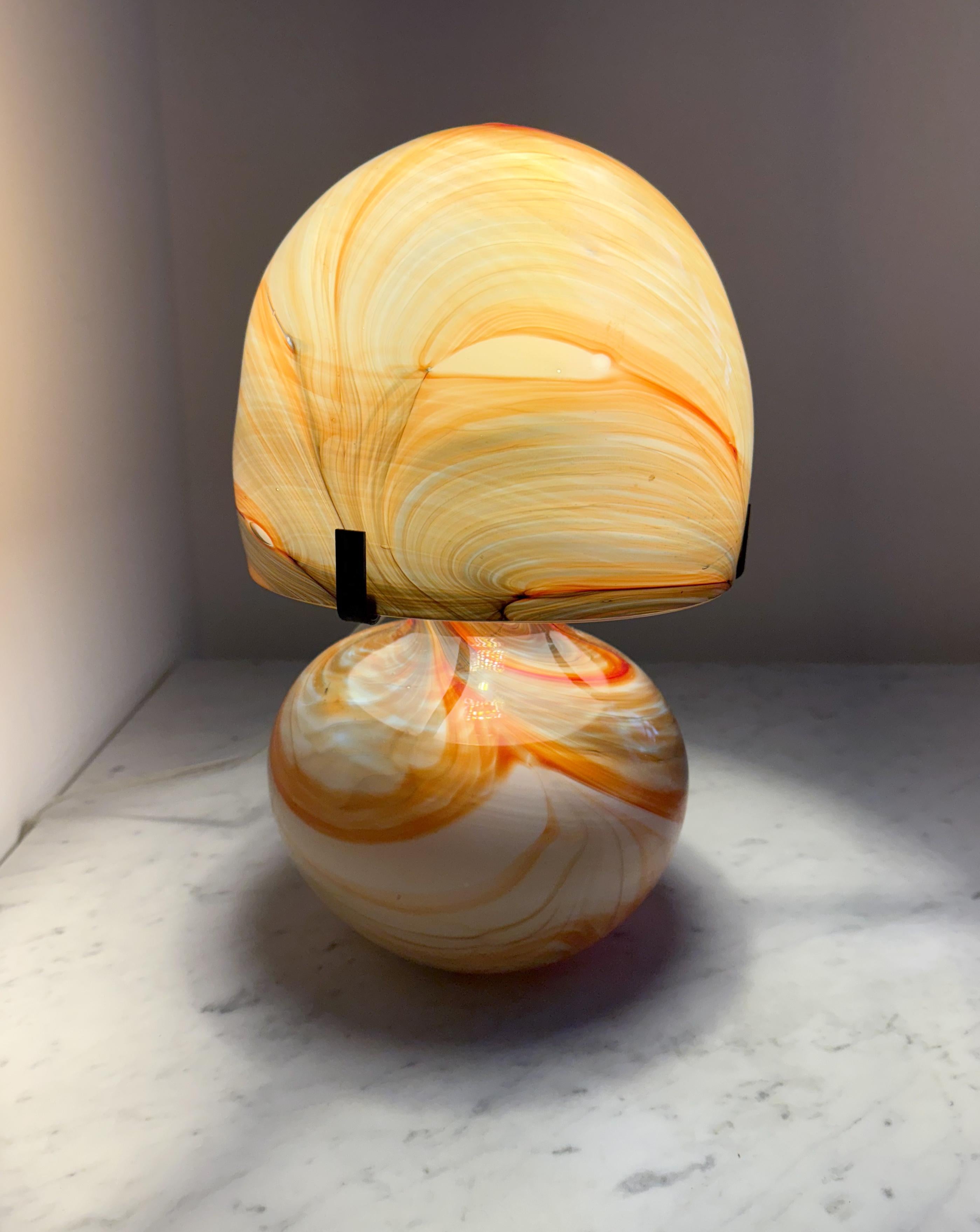Français Lampe de table en verre soufflé Jean-Claude Novaro en vente