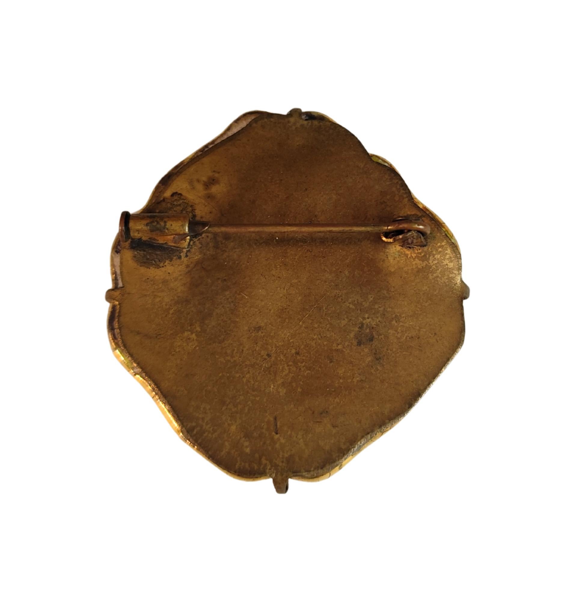 Femenino o masculino Broche de cerámica azul y dorada Jean Clément años 30 en venta