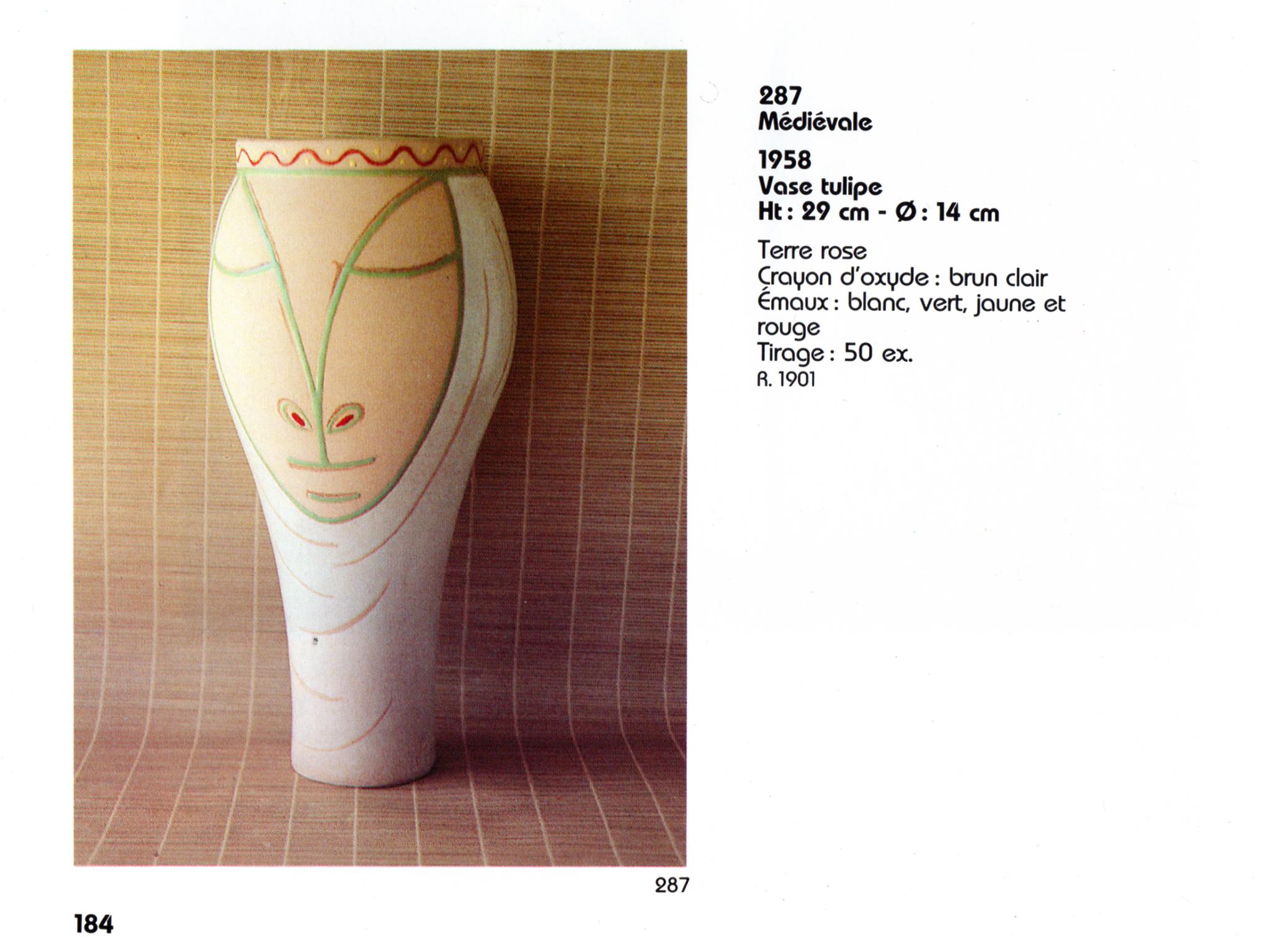 Jean Cocteau (1889 -1963 )
Médiévale . 
Vase signiert jean Cocteau an der Basis ; markiert und nummeriert edition originale 
de Jean Cocteau . atelier Madeline-Jolly (unten).
teilweise glasierte Terrakotta-Vase. 1958 entworfen und in einer Auflage