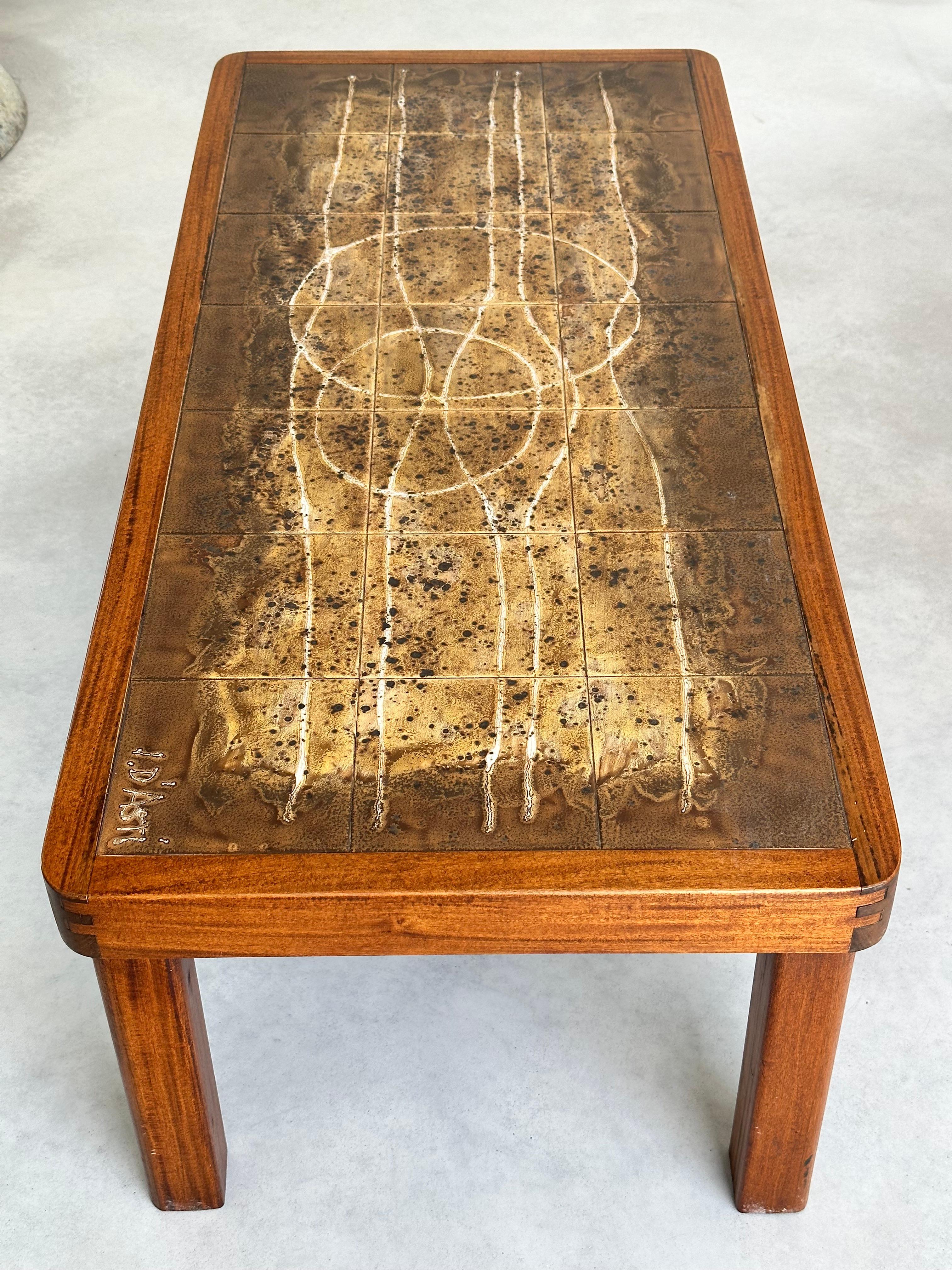 Wooden coffee table (dovetail assembly) and enameled ceramic top (iridescent) signed Jean d'Asti and made in Vallaurise (south of France).

Abstract decor in shades of beige, brown, black colors. Rustic chic.

Big size, good condition, 1970s.

The
