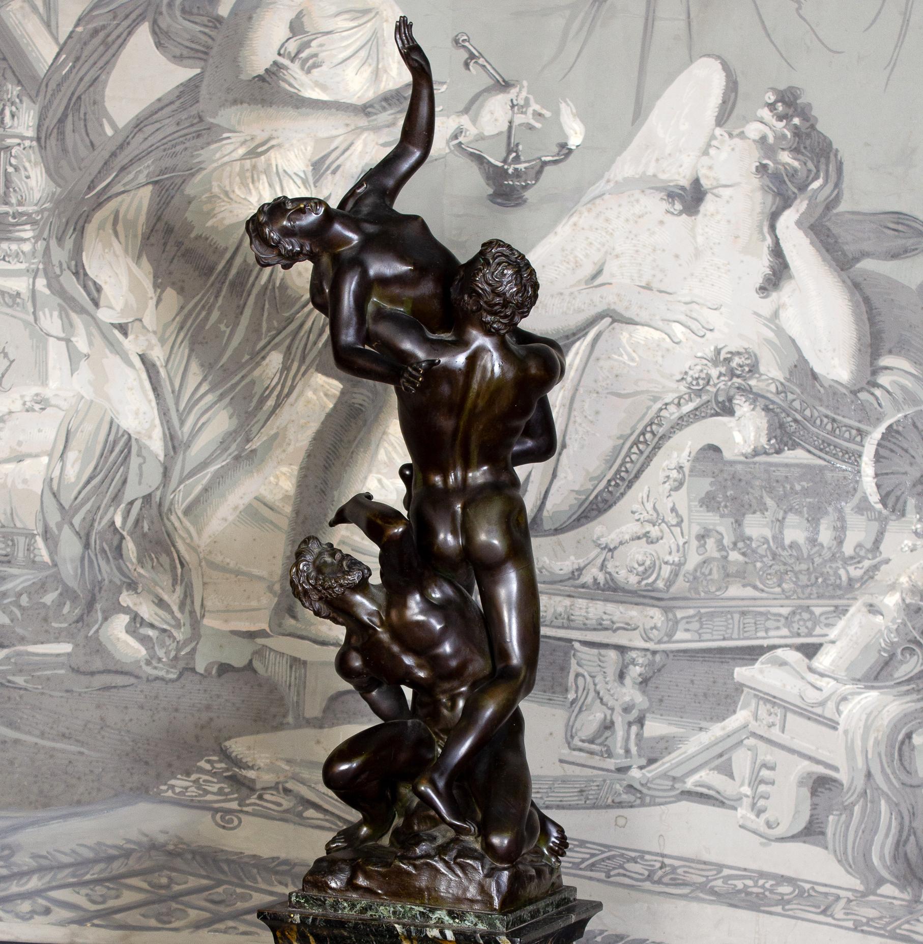 El rapto de Sabina Escultura icónica de bronce 1930