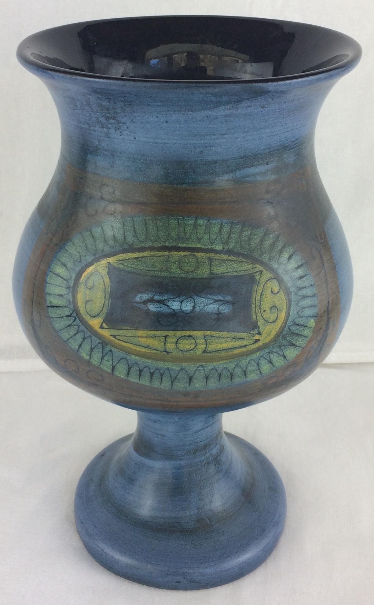 This blue vase is decorated by some stylized friezes on the body of the piece created by Jean de Lespinasse. 
Signed.

Resisting on the French Riviera during the Second World War, Jean de lespinasse created with his wife the Socfra produced