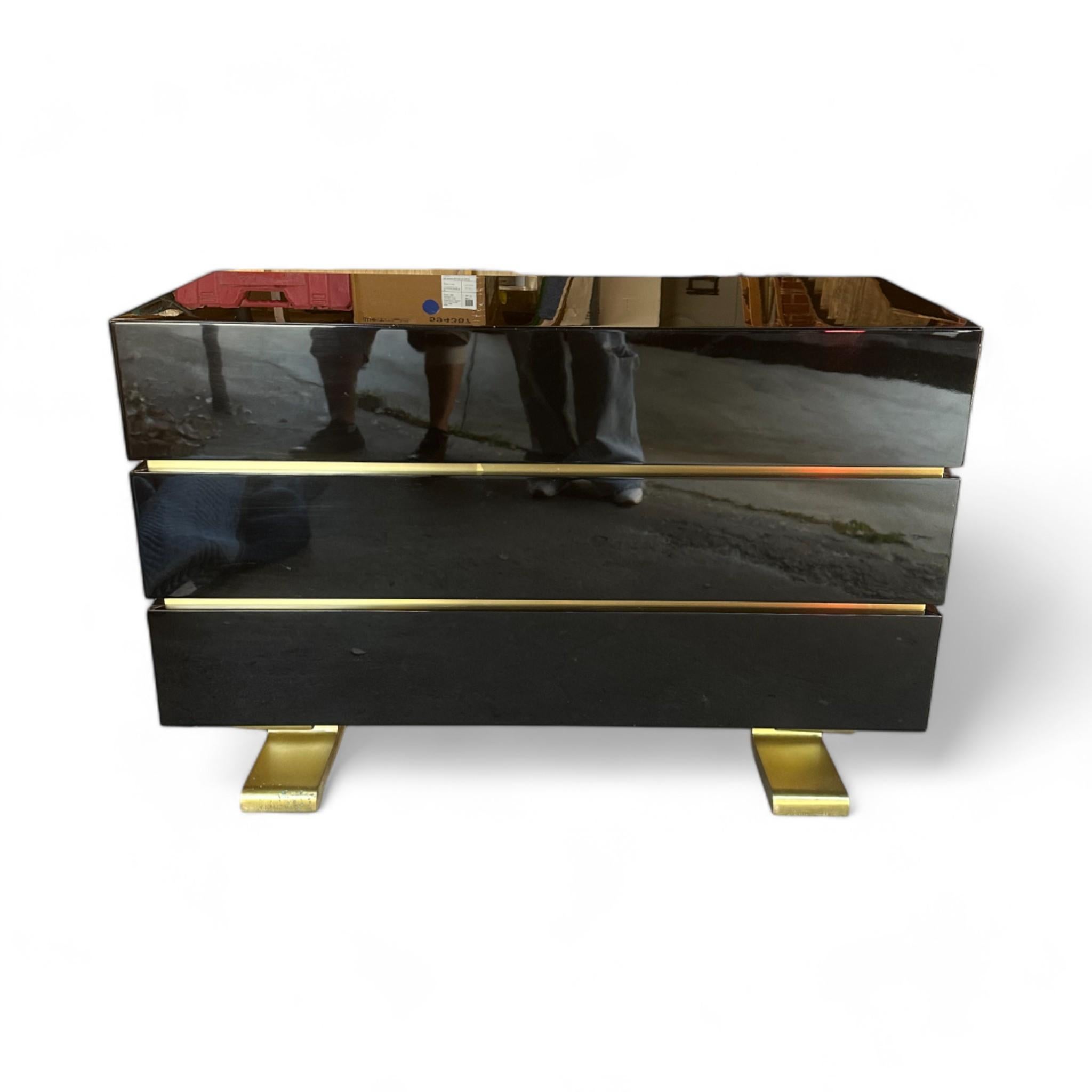 Jean De Merry Black Lacquer Credenza

Jean de Merry is a luxury furniture line of timeless, poetic and French deco-inspired pieces, thoughtfully designed and expertly handcrafted. 

Jean de Merry was established in 2001. A marriage of quality