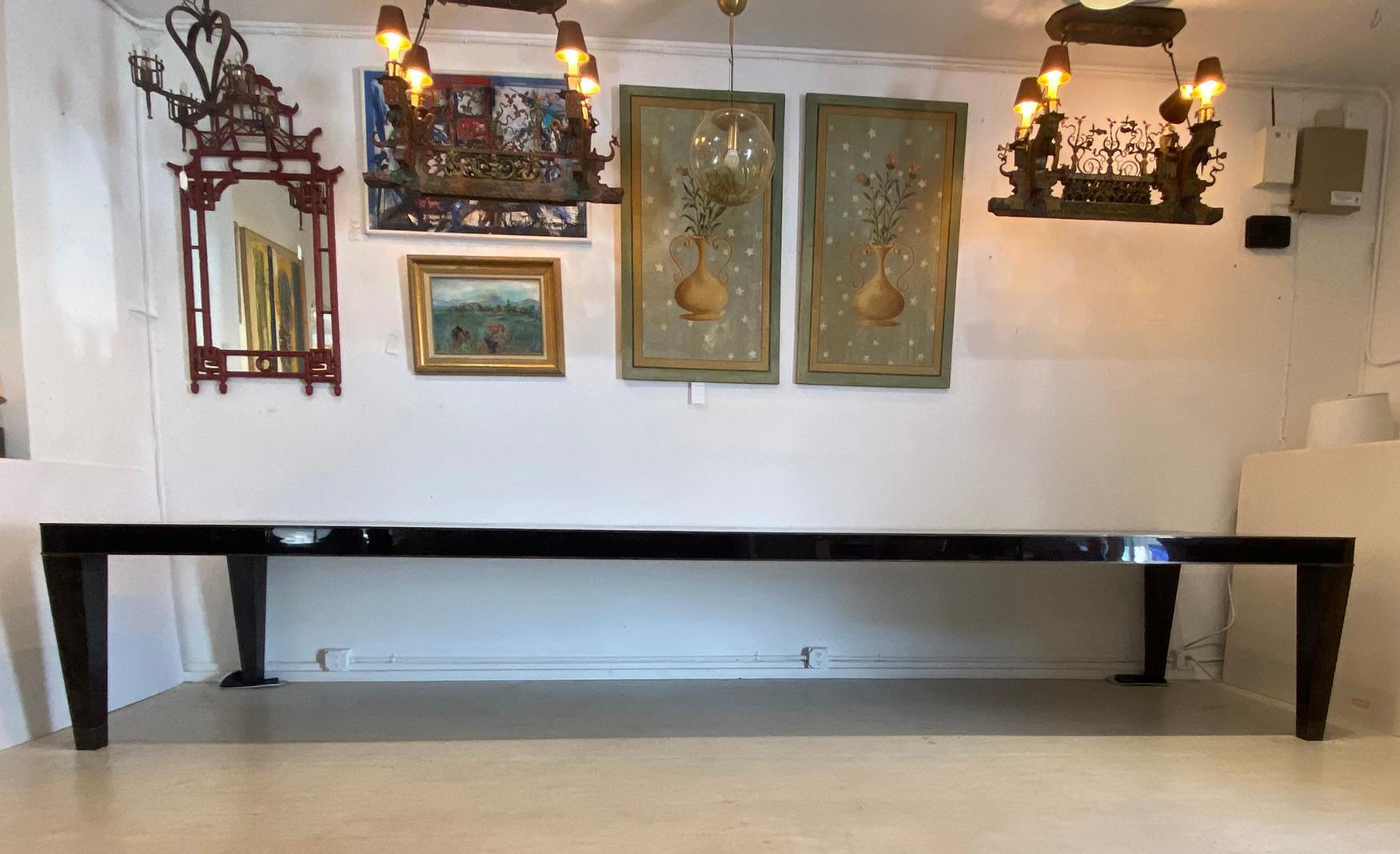 Jean de Merry 15' x 4' conférence ou une grande table de salle à manger incroyablement bien faite sans support central.  Il peut supporter des centaines de kilos sans s'affaisser. Fabriqué en chêne cérusé avec acajou poli au piano et garniture en