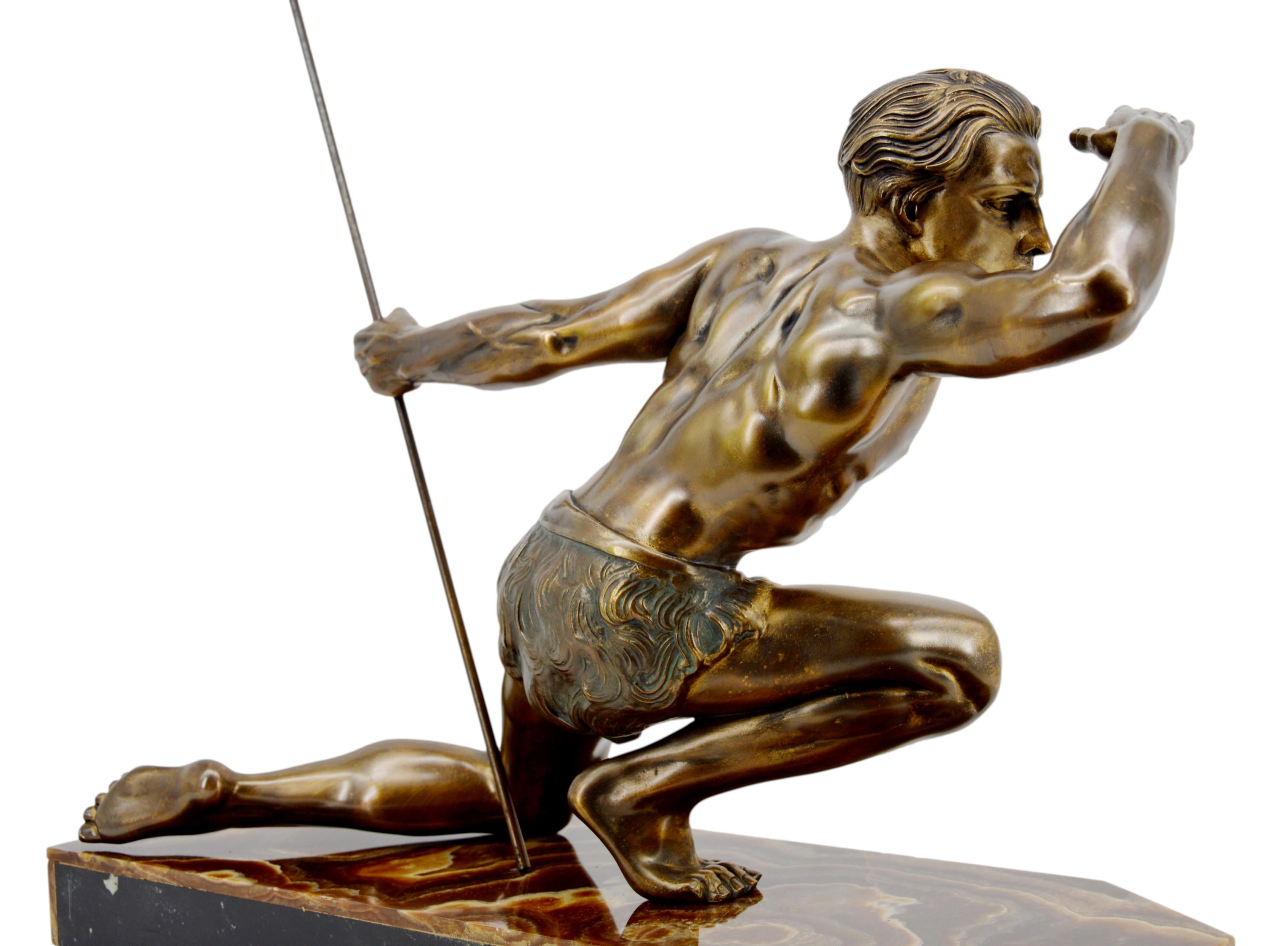 Rare sculpture de chasseur Art Déco de Jean de Roncourt, 1920 en vente 4