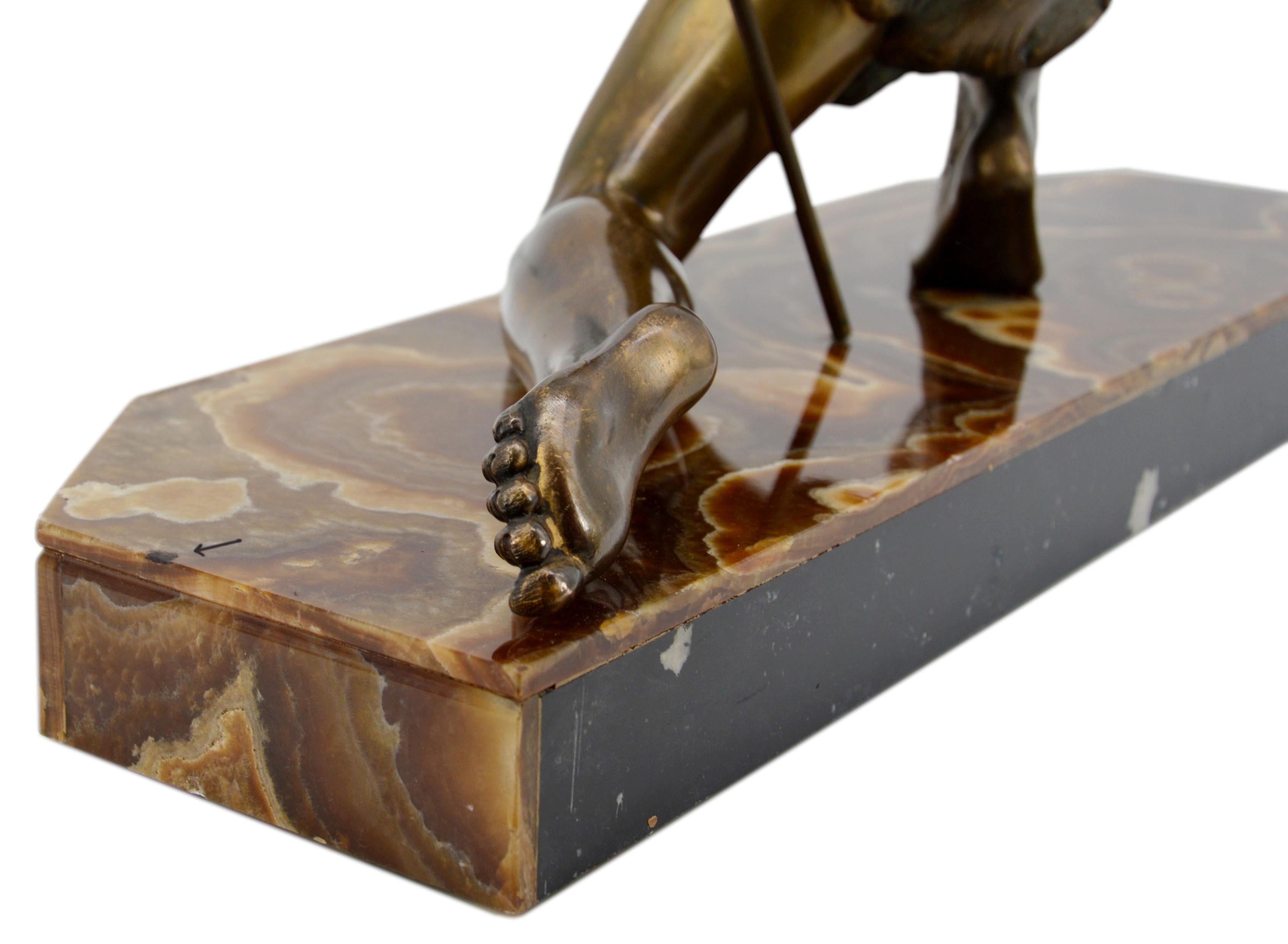 Rare sculpture de chasseur Art Déco de Jean de Roncourt, 1920 en vente 6