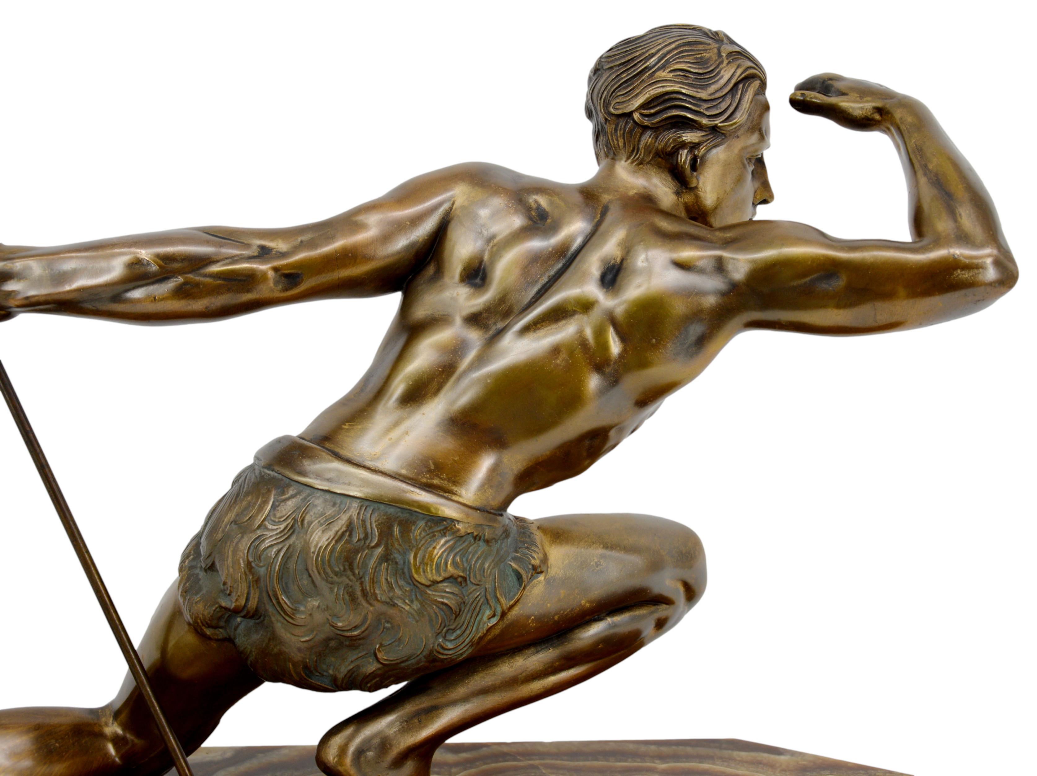 Rare sculpture de chasseur Art Déco de Jean de Roncourt, 1920 en vente 2