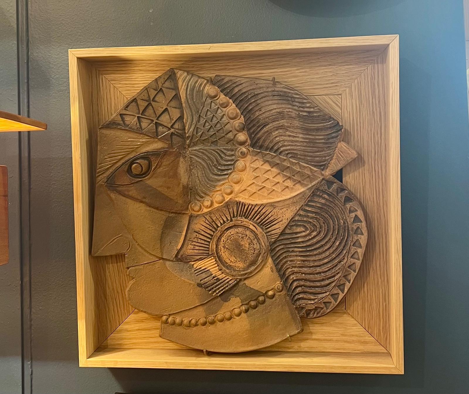 Plat en céramique, visage de femme - Sculpture di Jean Derval