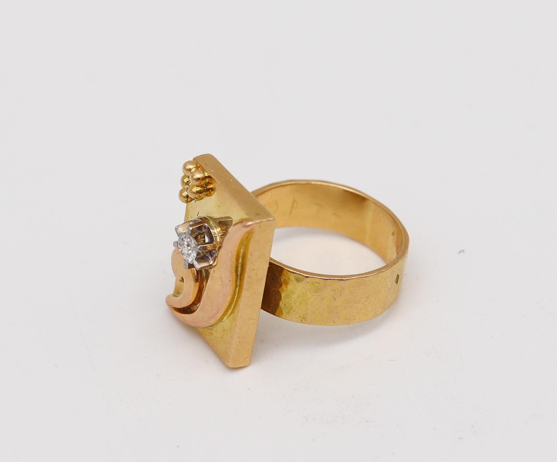 Post-War Jean Després 1950 Paris Artistic Geometric Ring in 18kt Gold with Round Diamond For Sale