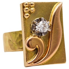 Jean Després 1950 Paris Artistic Geometric Ring in 18kt Gold with Round Diamond