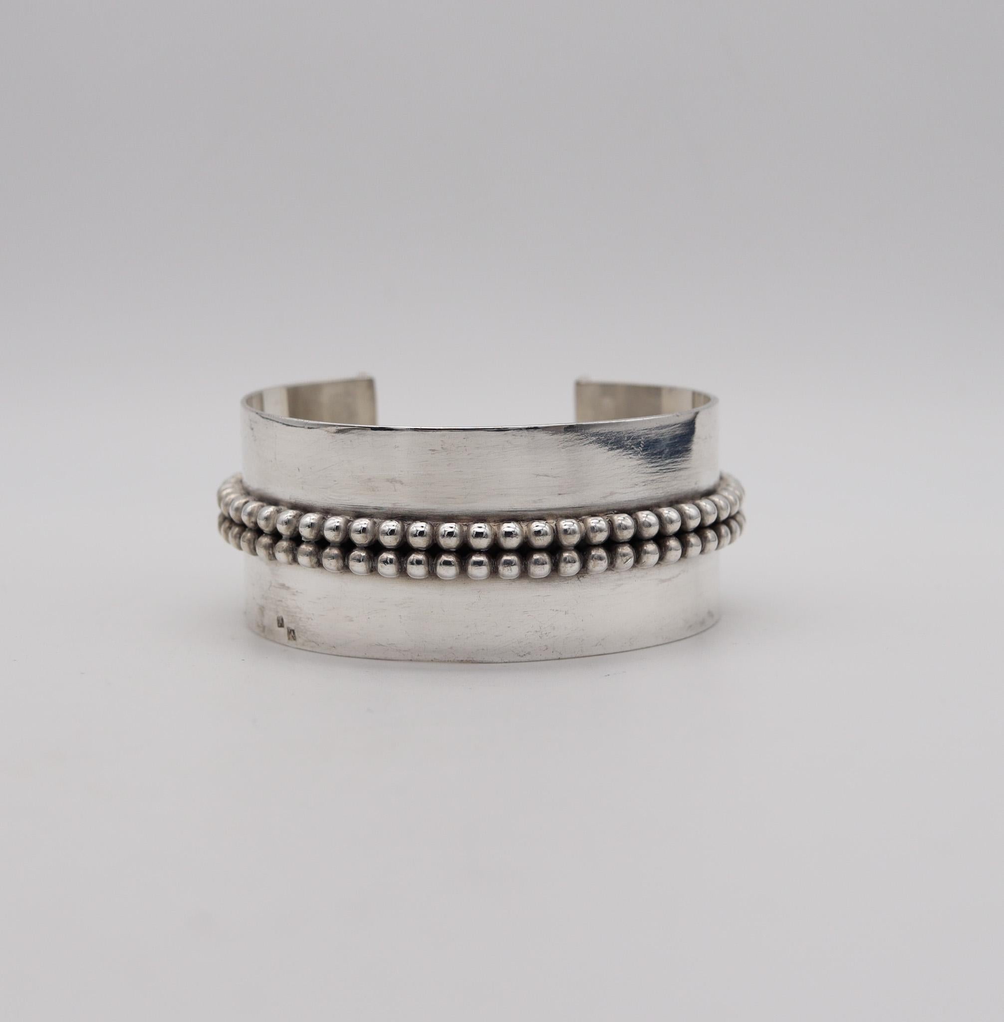 Sculptural cuff designed by Jean Després (1886-1980).

Exceptional collector's piece, created in Paris France by the artist goldsmith Jean Després, back in the 1960. This cuff bracelet has been crafted with retro modernist patterns in solid