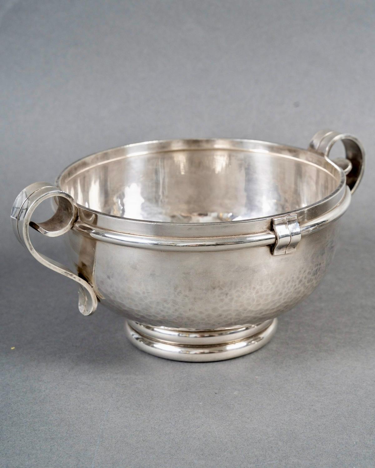 Jean Desprès - Art Deco Modernist Pair Of Bowls Hammered Silver Plated Metal For Sale 1