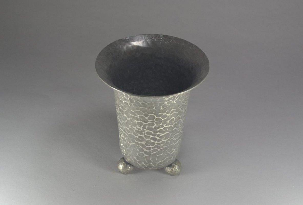 Jean Despres early work.
A pewter Art Deco vase.
Excellent condition and nice patina.
Circa 1930.