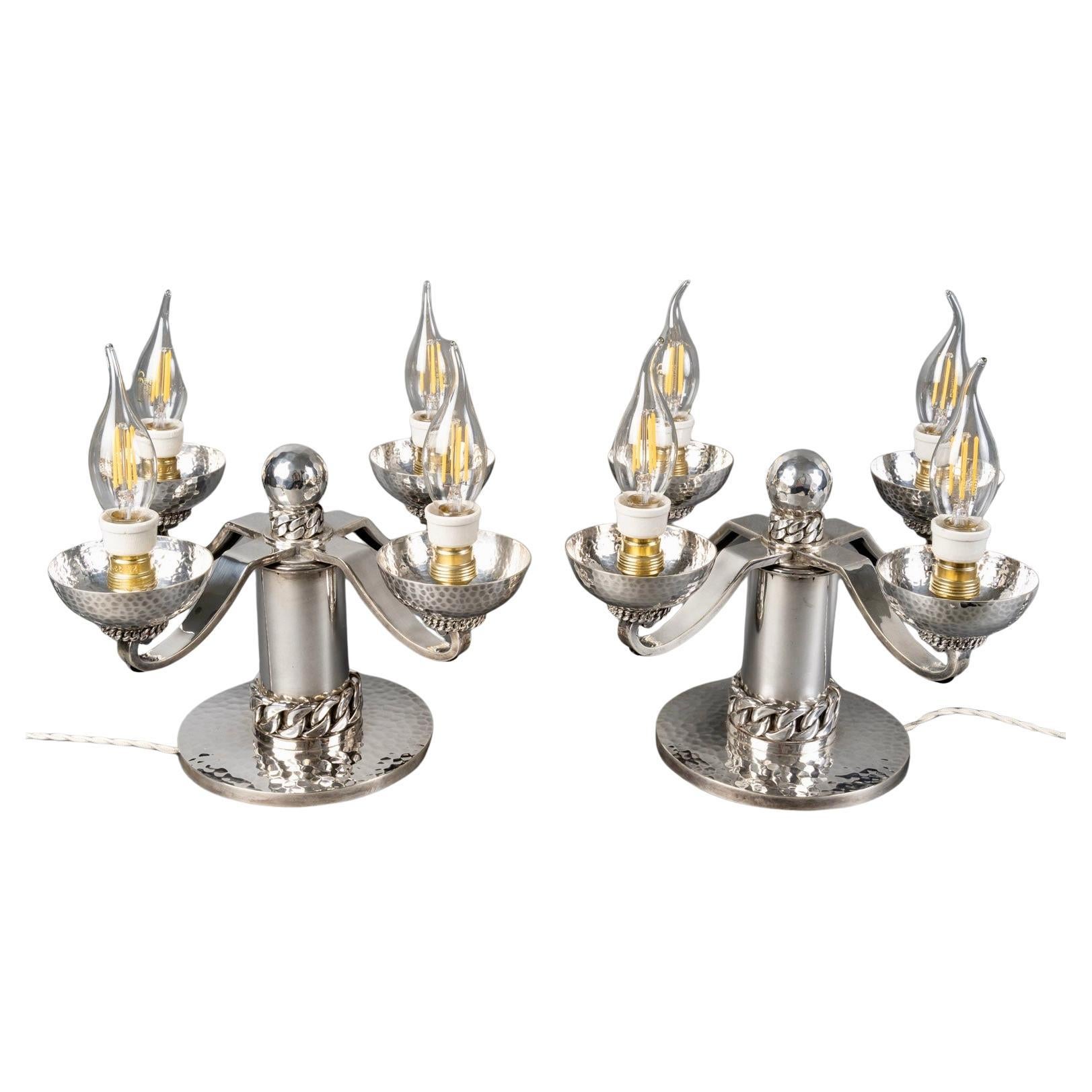 Jean Desprès - Pareja de candelabros Art Déco Metal plateado martillado en venta