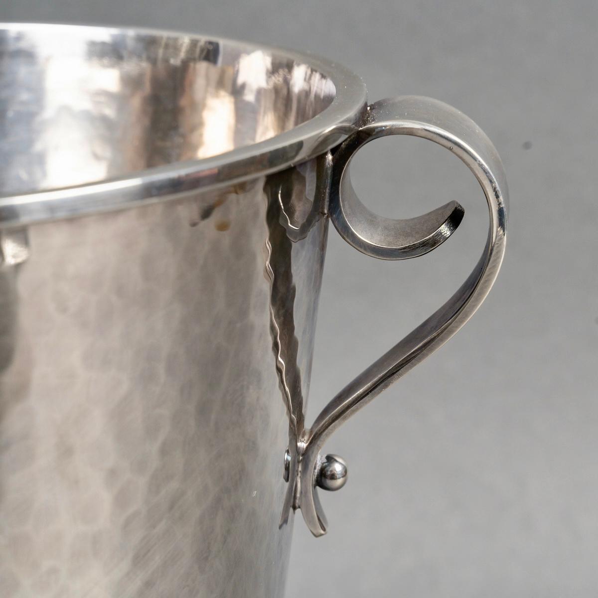 Jean Desprès - Champagne Ice Bucket Art Deco Hammered Silver Plated Metal In Good Condition For Sale In Boulogne Billancourt, FR