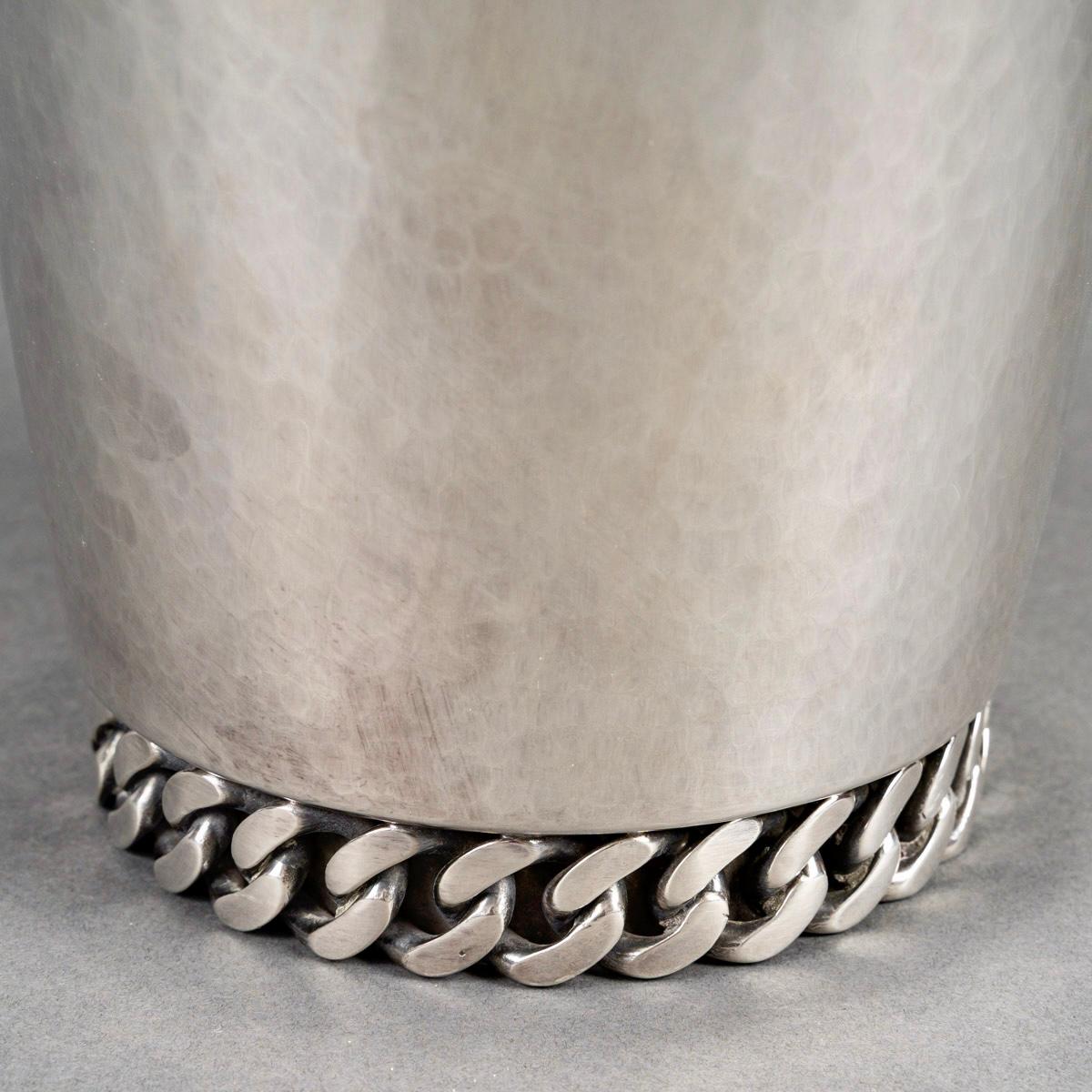 Jean Desprès - Champagne Ice Bucket Art Deco Hammered Silver Plated Metal For Sale 1