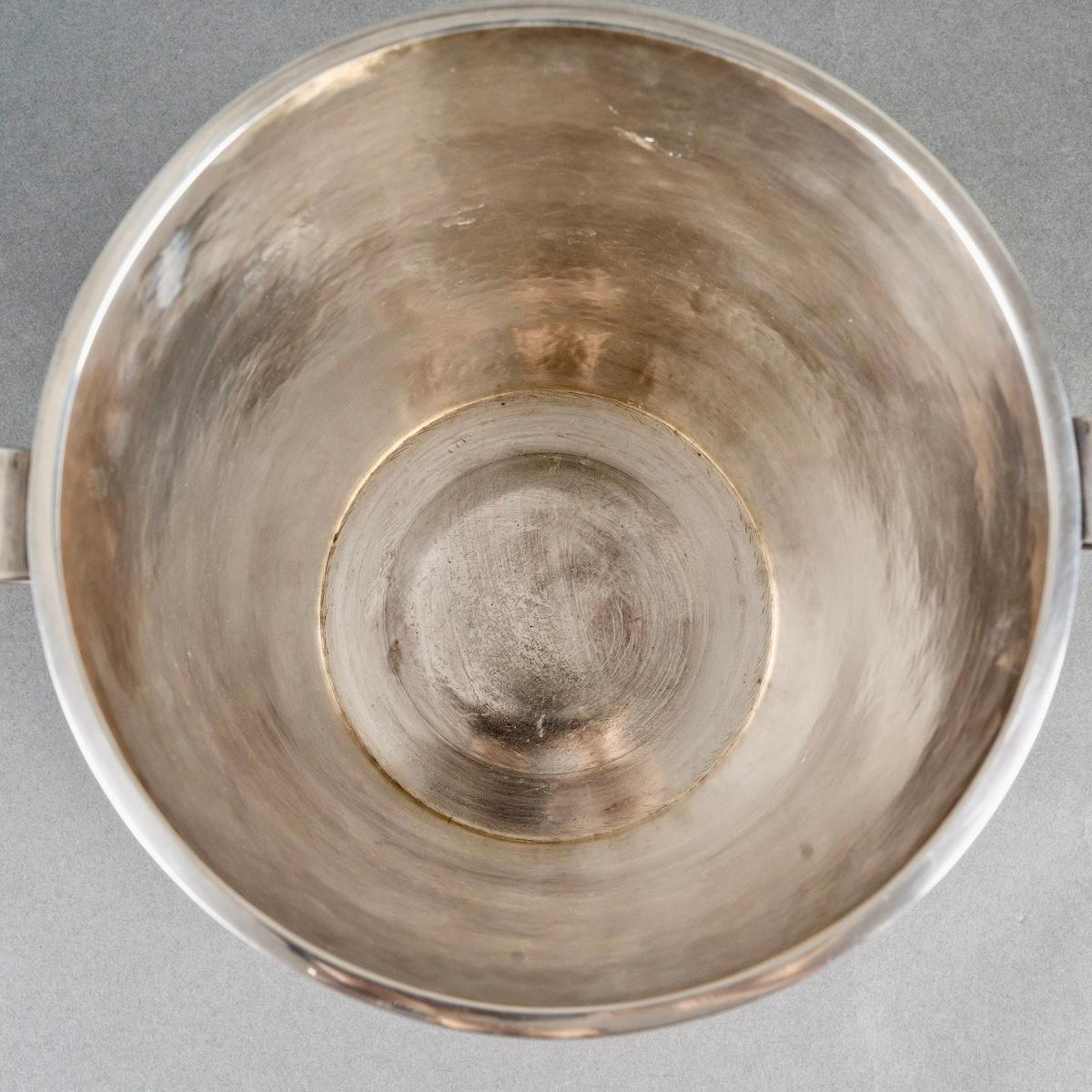 Jean Desprès - Champagne Ice Bucket Art Deco Hammered Silver Plated Metal For Sale 2