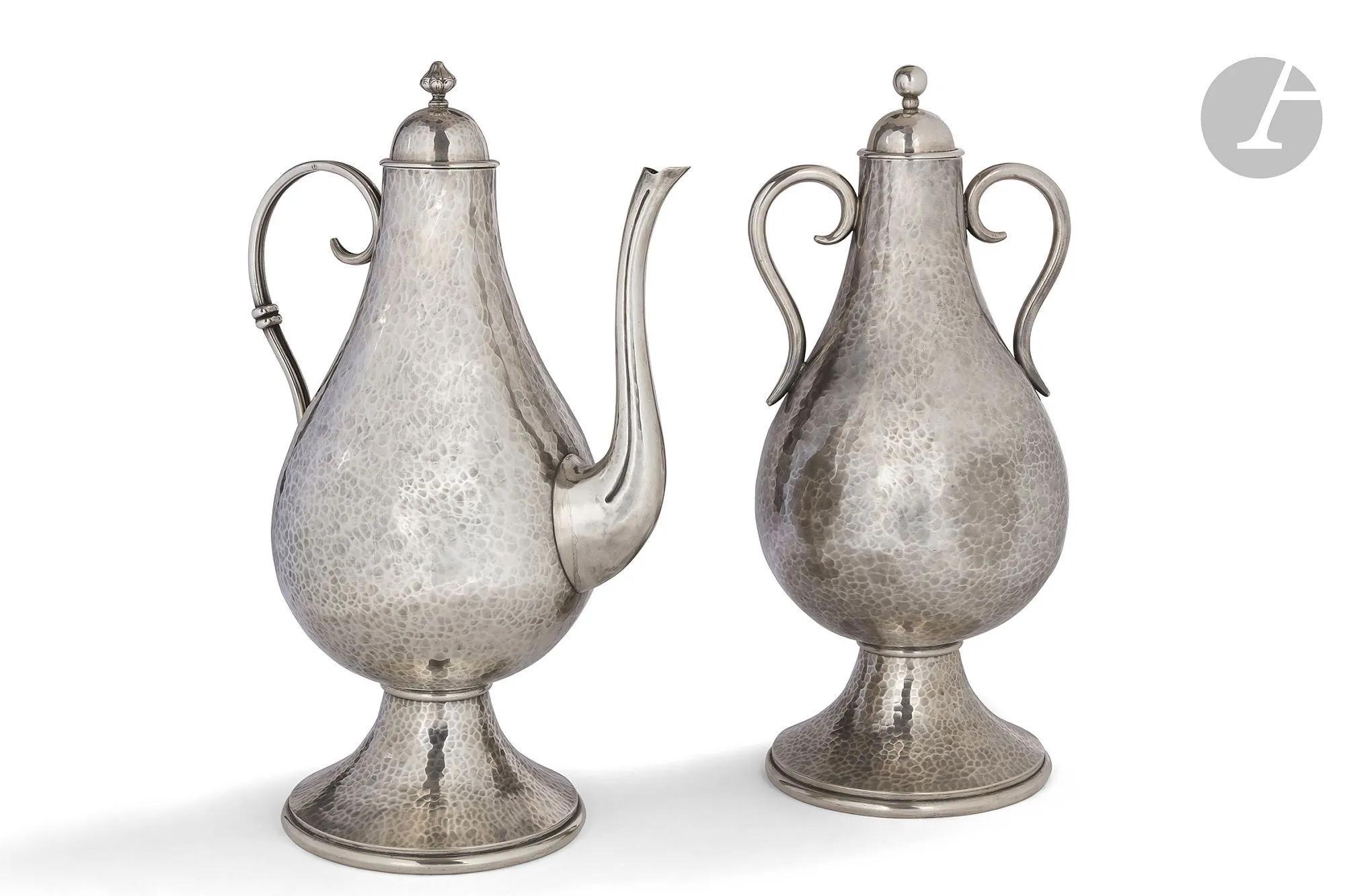 Bedeckte Urne von Jean Despres und ein Krug im osmanischen Stil, um 1930 (Islamisch) im Angebot