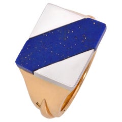 Jean Després,  Bague en lapis-lazuli, or blanc et jaune 18 carats, c. 1930