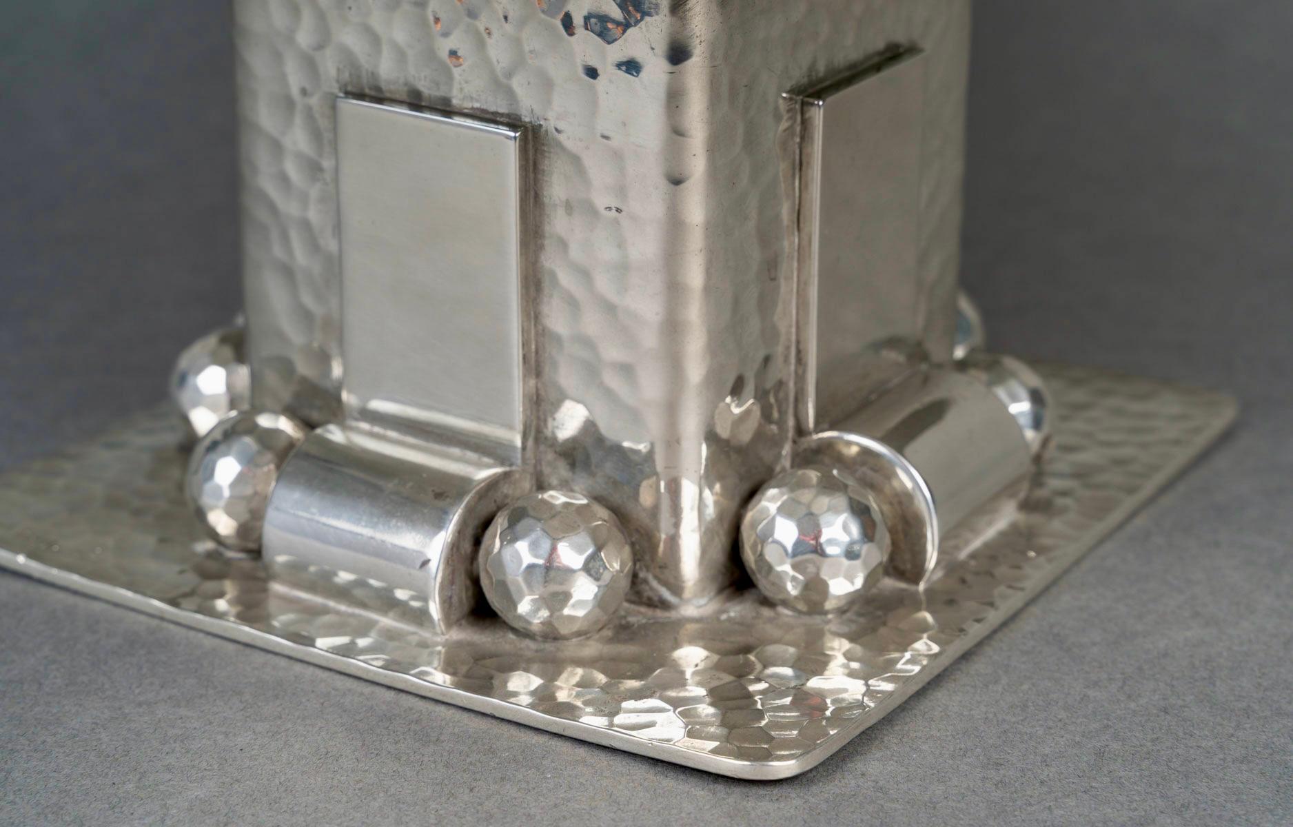 Francese Jean Despres Centrotavola Modernista Art Deco Placcato Argento Martellato in vendita