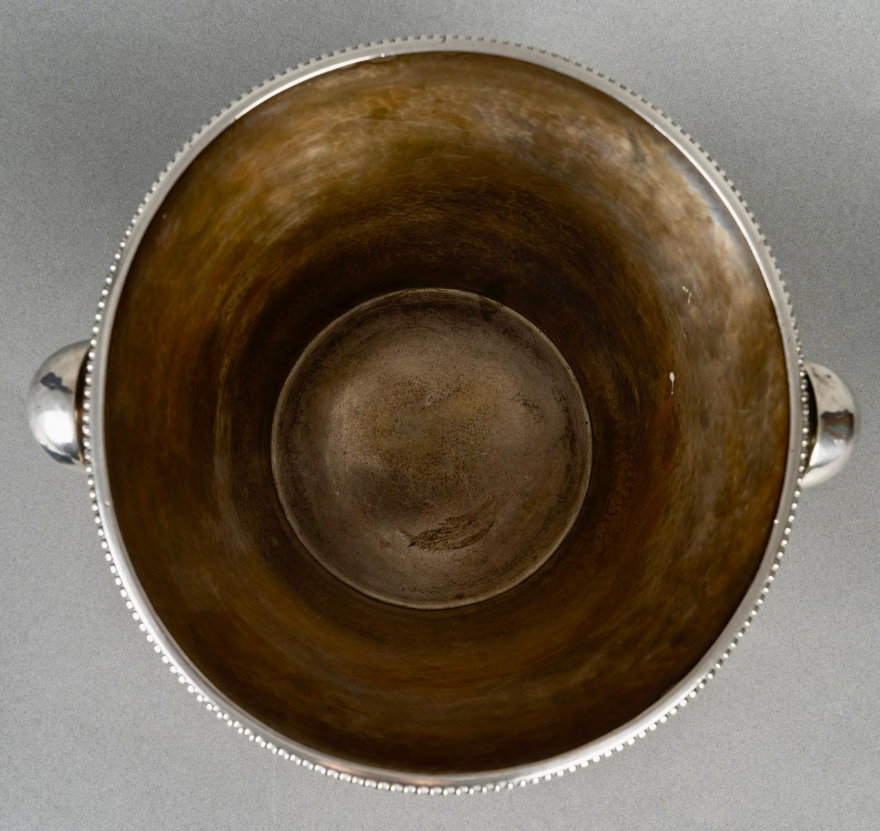 Jean Despres - Modernistischer Art-Déco-Champagnerkübel aus gehämmertem, versilbertem, versilbertem Metall (Gehämmert) im Angebot