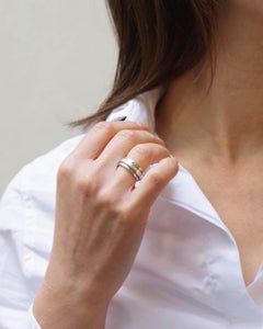 Jean Despres bague moderniste en argent, argent martelé, signée Jean Després