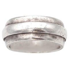 Anillo modernista de banda de plata Jean Despres, martillado en plata, firmado Jean Després