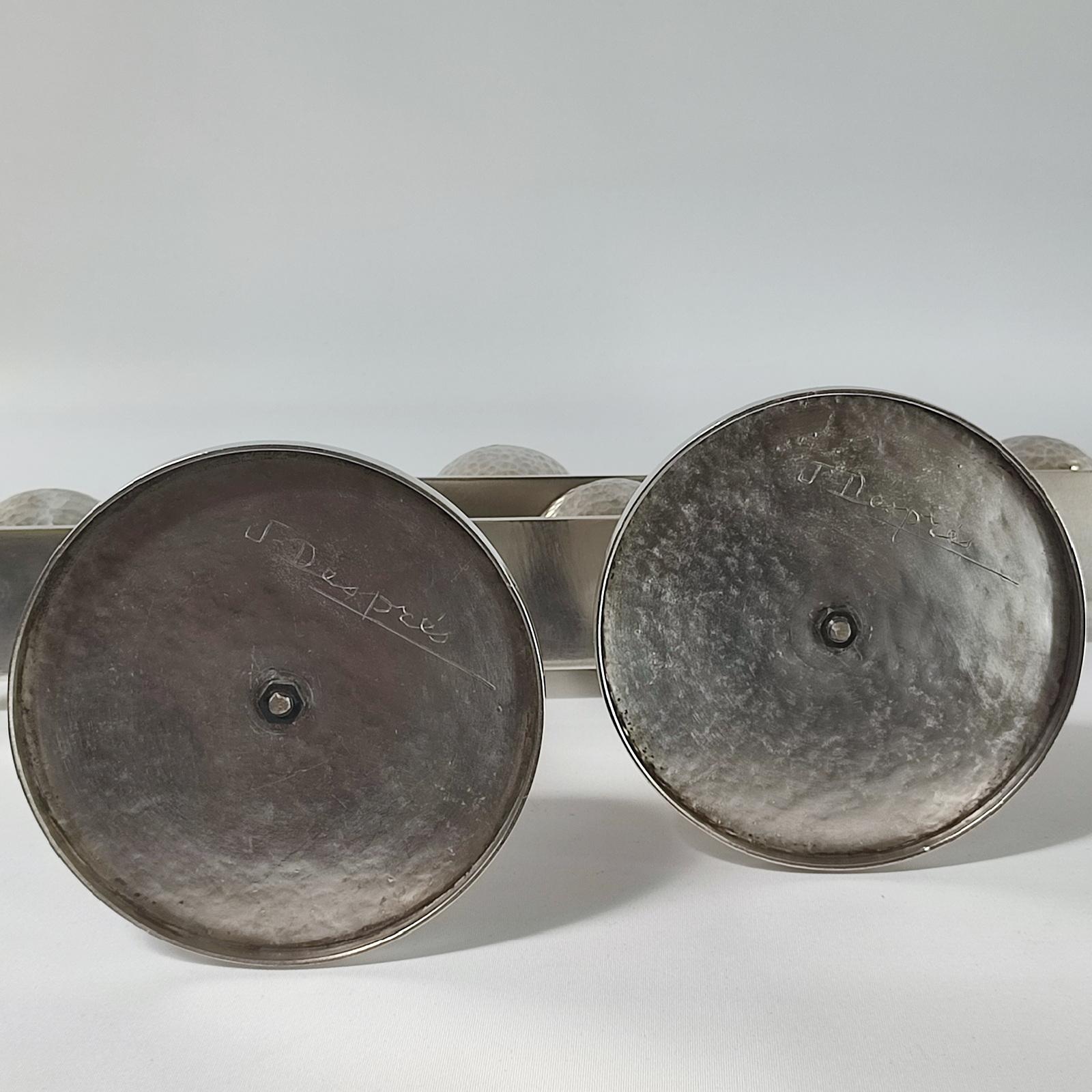 Jean Després Pareja de candelabros de metal plateado en venta 4